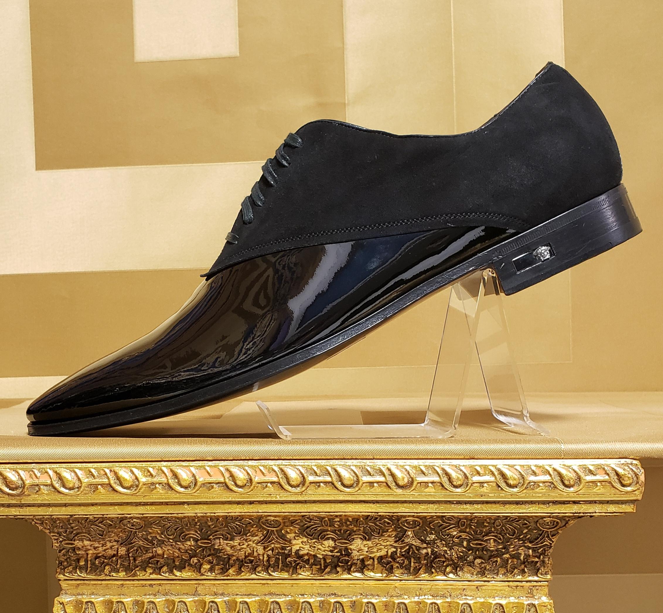 S/S 2011 look # 36 NEW VERSACE BLACK PATENT LEATHER LOAFER with SUEDE 44 - 11 For Sale 1