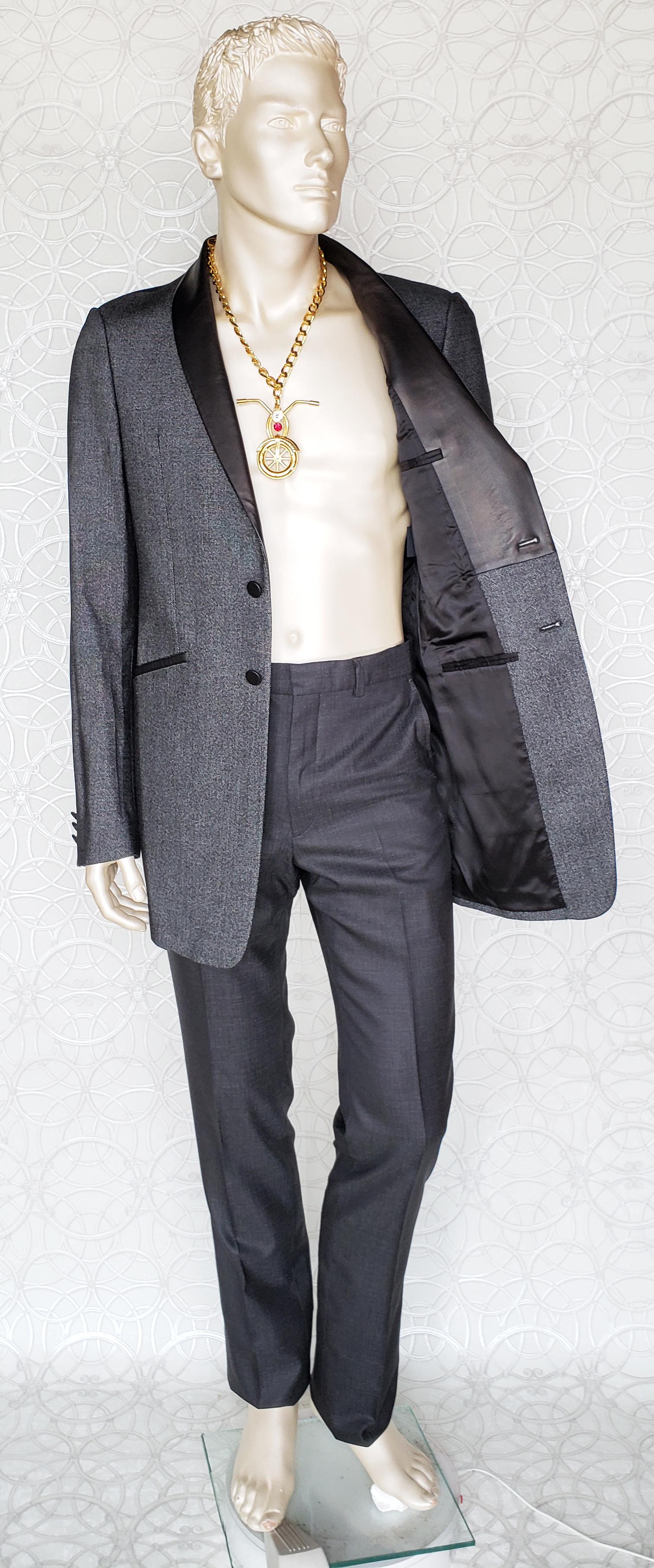 S/S 2011 look #7 NEW VERSACE GRAY WOOL and SILK SUIT 48 - 38 (M) For Sale 1