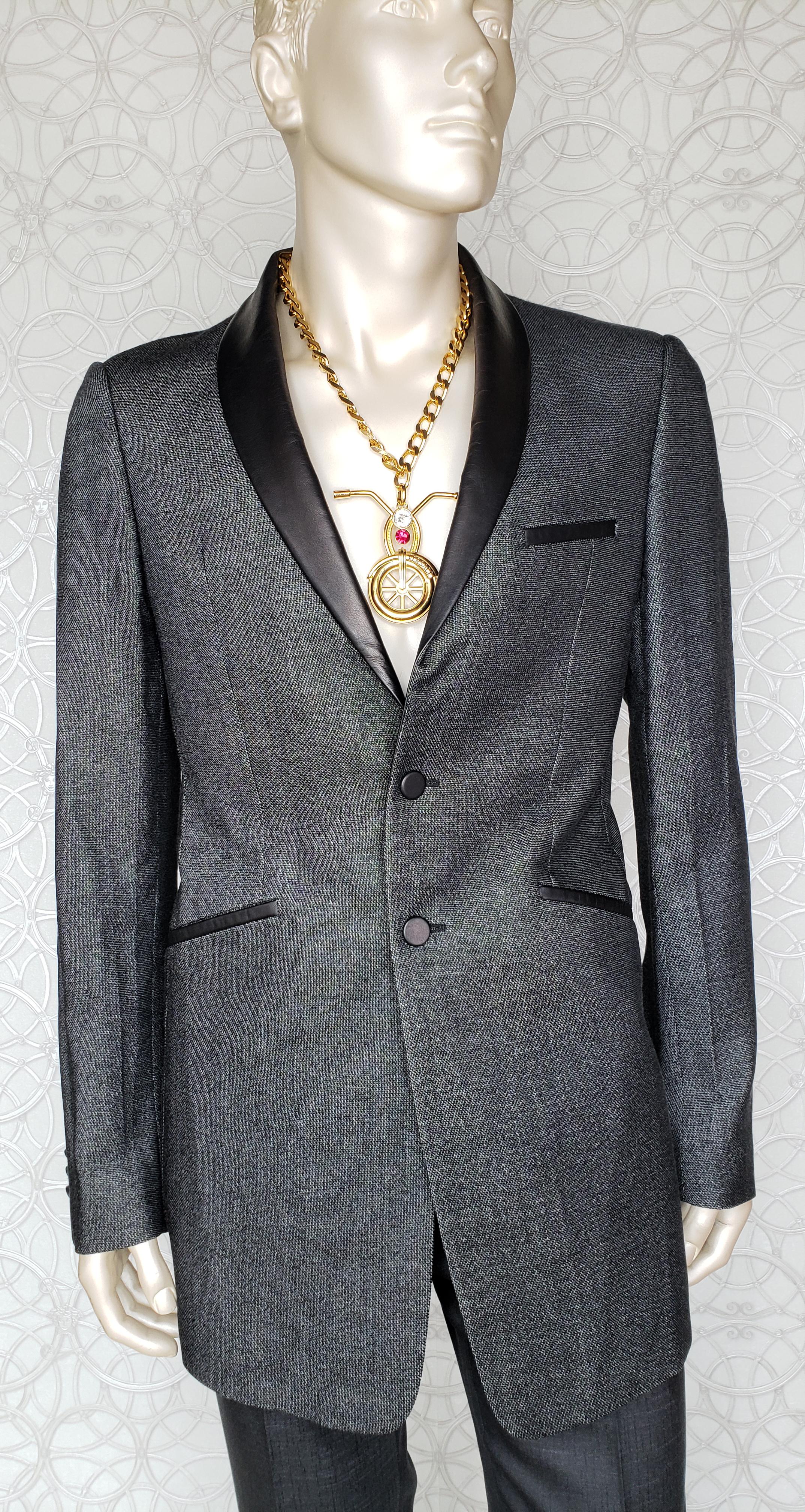 S/S 2011 look #7 NEW VERSACE GRAY WOOL and SILK SUIT 48 - 38 (M) For Sale 2
