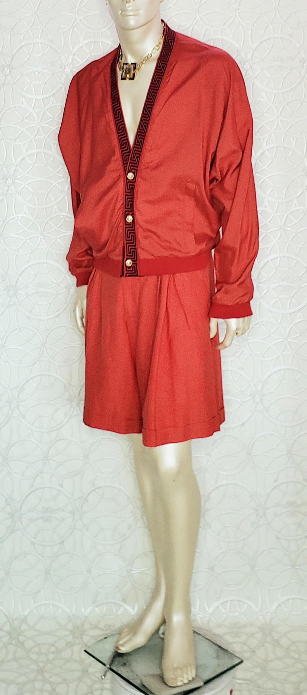 Red S/S 2012 VERSACE RED COTTON/LINEN GREEK KEY SHORTS Suit IT 48 - 38 (M) For Sale