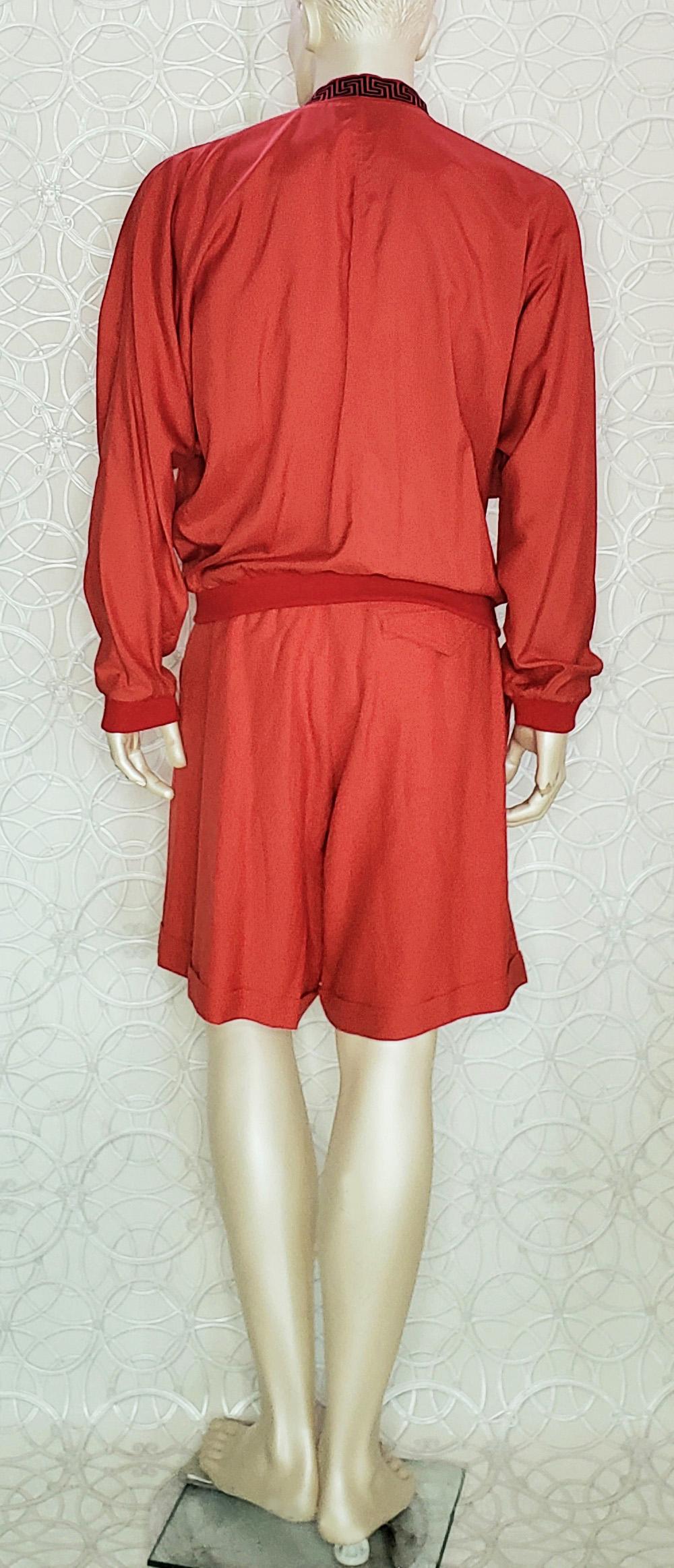 S/S 2012 VERSACE RED COTTON/LINEN GREEK KEY SHORTS Suit IT 48 - 38 (M) In New Condition For Sale In Montgomery, TX