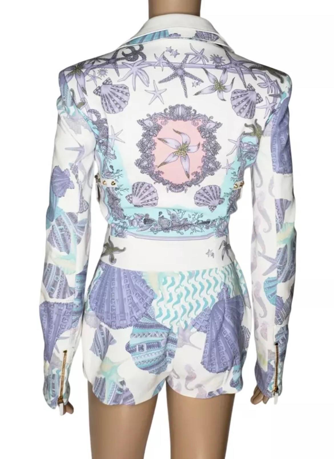 De las mujeres S/S 2012 Versace Traje de chaqueta y pantalón corto con estampado de conchas 38 - 2 en venta