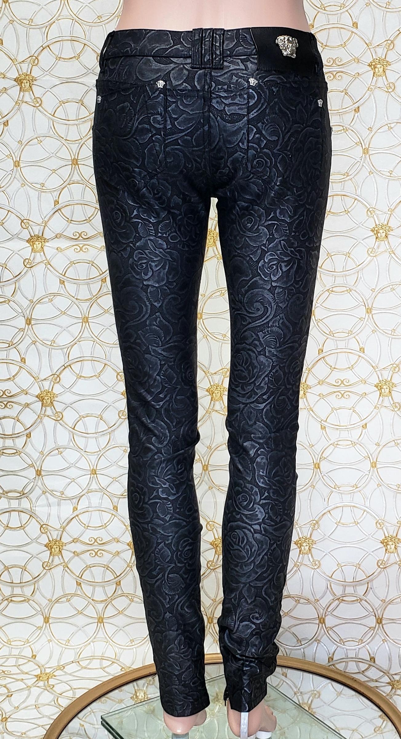 Black S/S 2014 Look # 5 VERSACE BLACK FLORAL JEANS PANTS size 26 For Sale