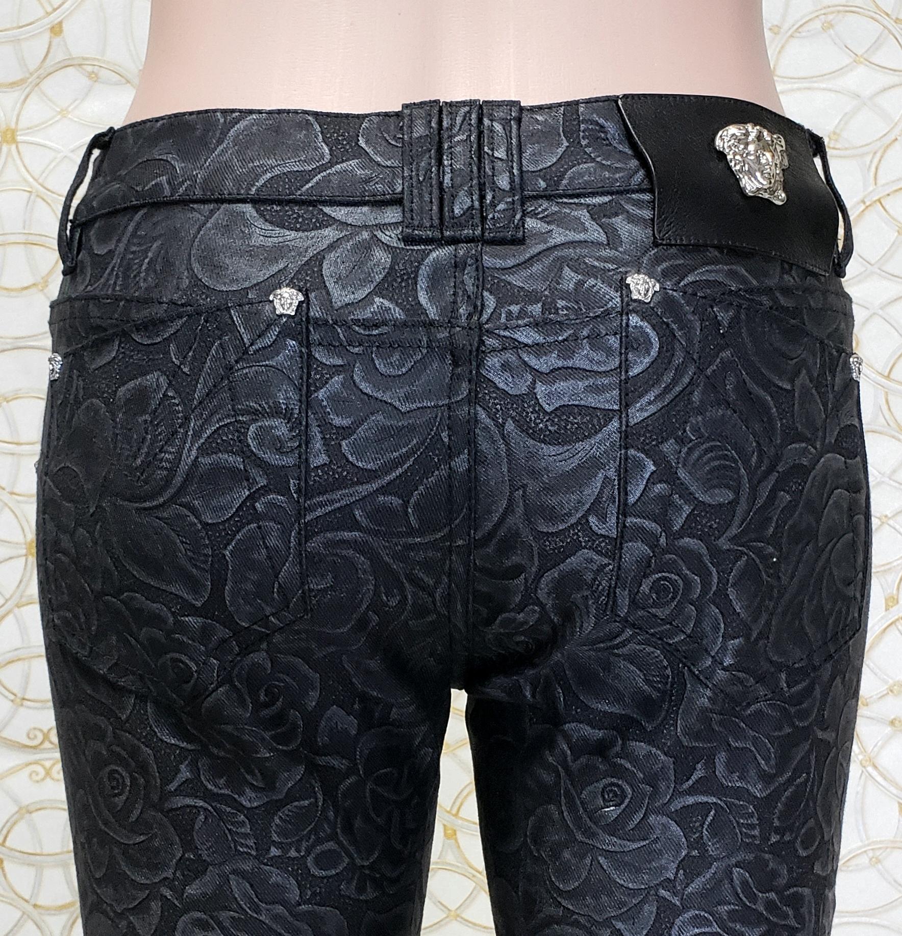 Women's S/S 2014 Look # 5 VERSACE BLACK FLORAL JEANS PANTS size 26 For Sale