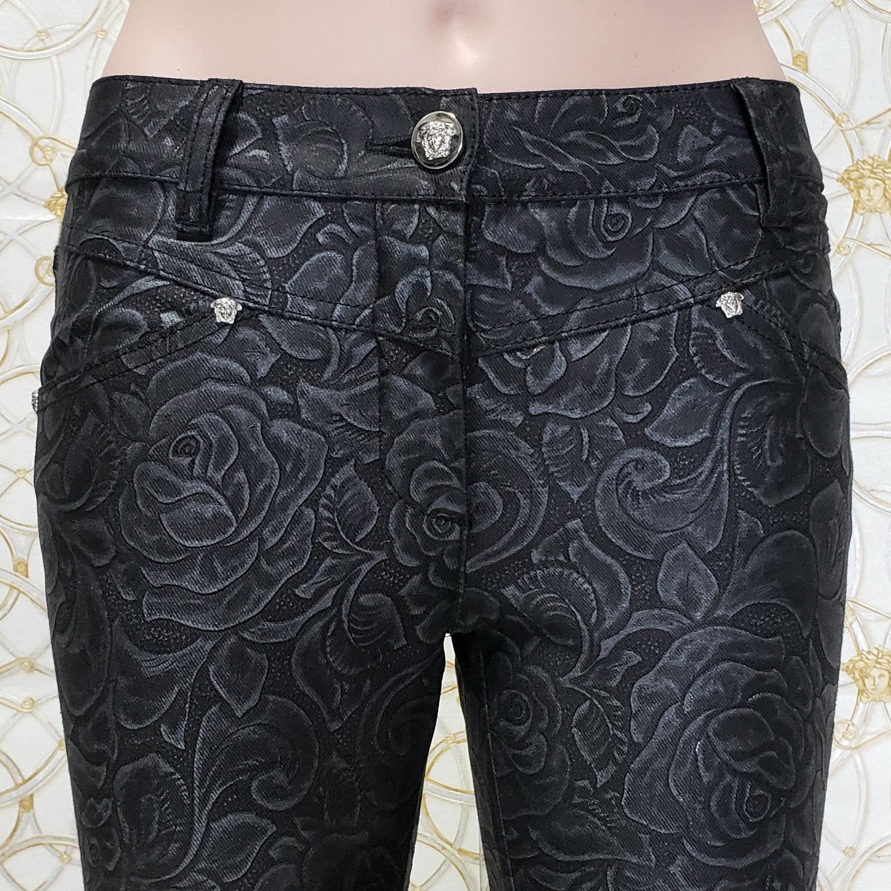 S/S 2014 Look # 5 VERSACE BLACK FLORAL JEANS PANTS size 26 For Sale 1