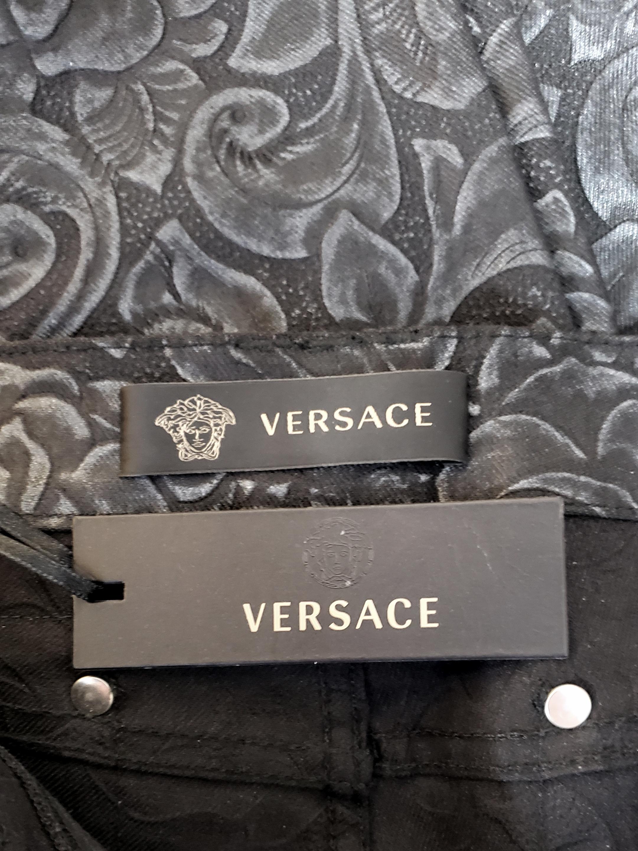 S/S 2014 Look # 5 VERSACE BLACK FLORAL JEANS PANTS size 26 For Sale 3
