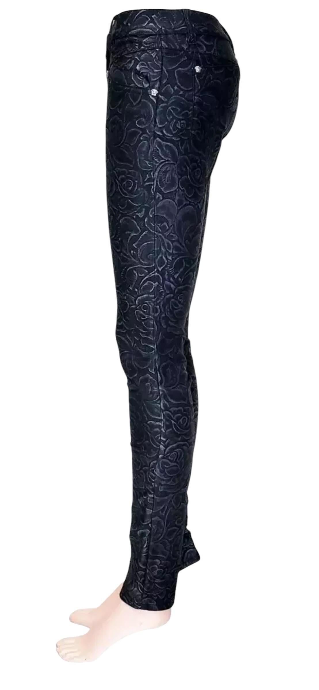 Women's S/S 2014 Look #5 Versace Black Floral Print Slim Jeans Pants Size 26 For Sale