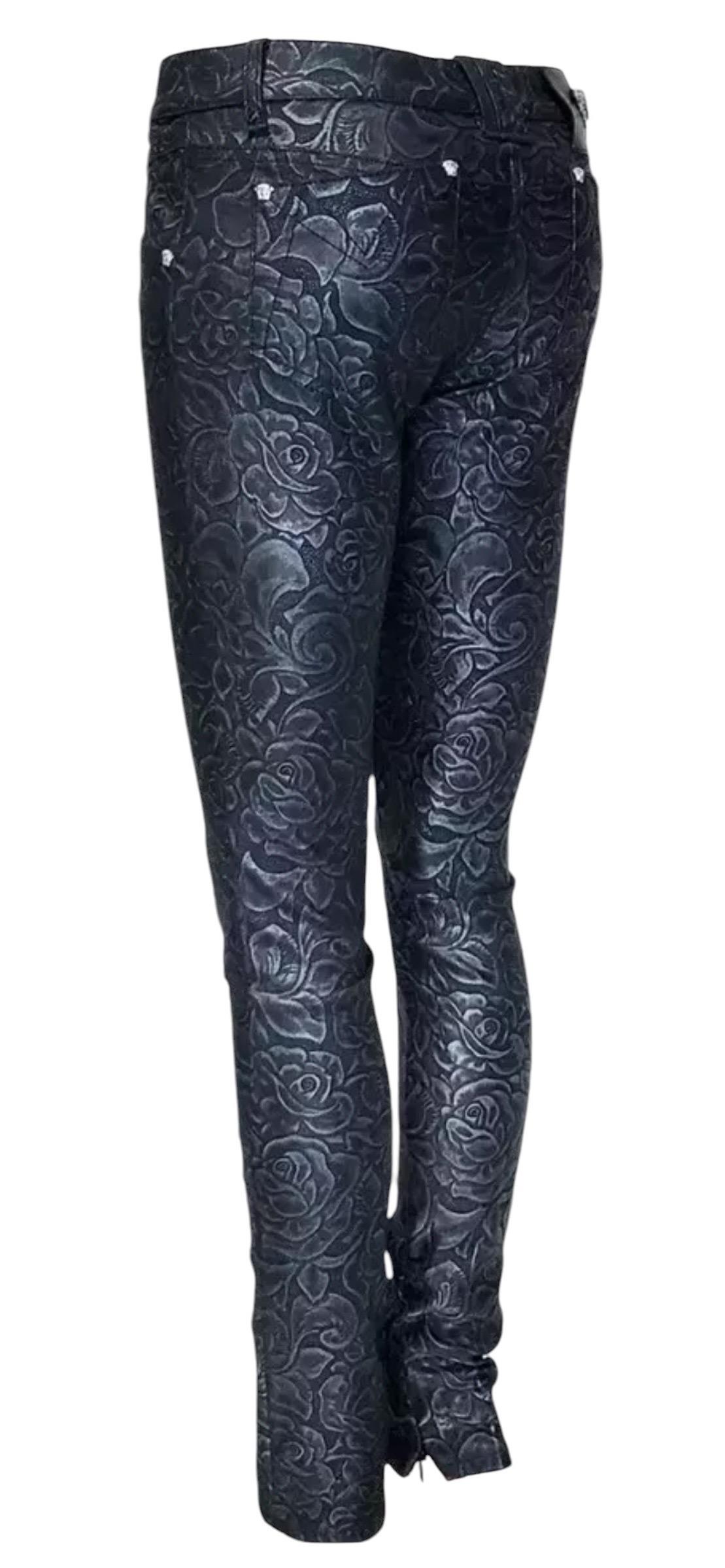 S/S 2014 Look #5 Versace Black Floral Print Slim Jeans Pants Size 26 For Sale 1