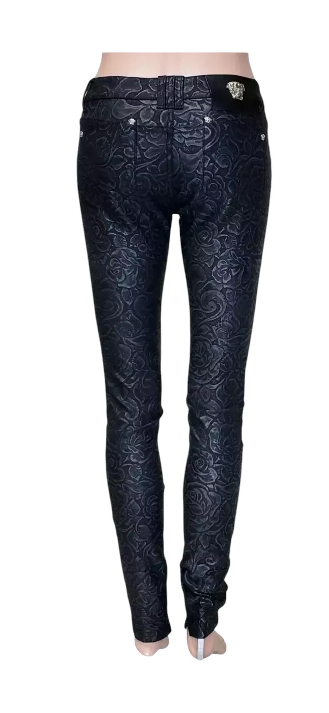 S/S 2014 Look #5 Versace Black Floral Print Slim Jeans Pants Size 26 For Sale 2