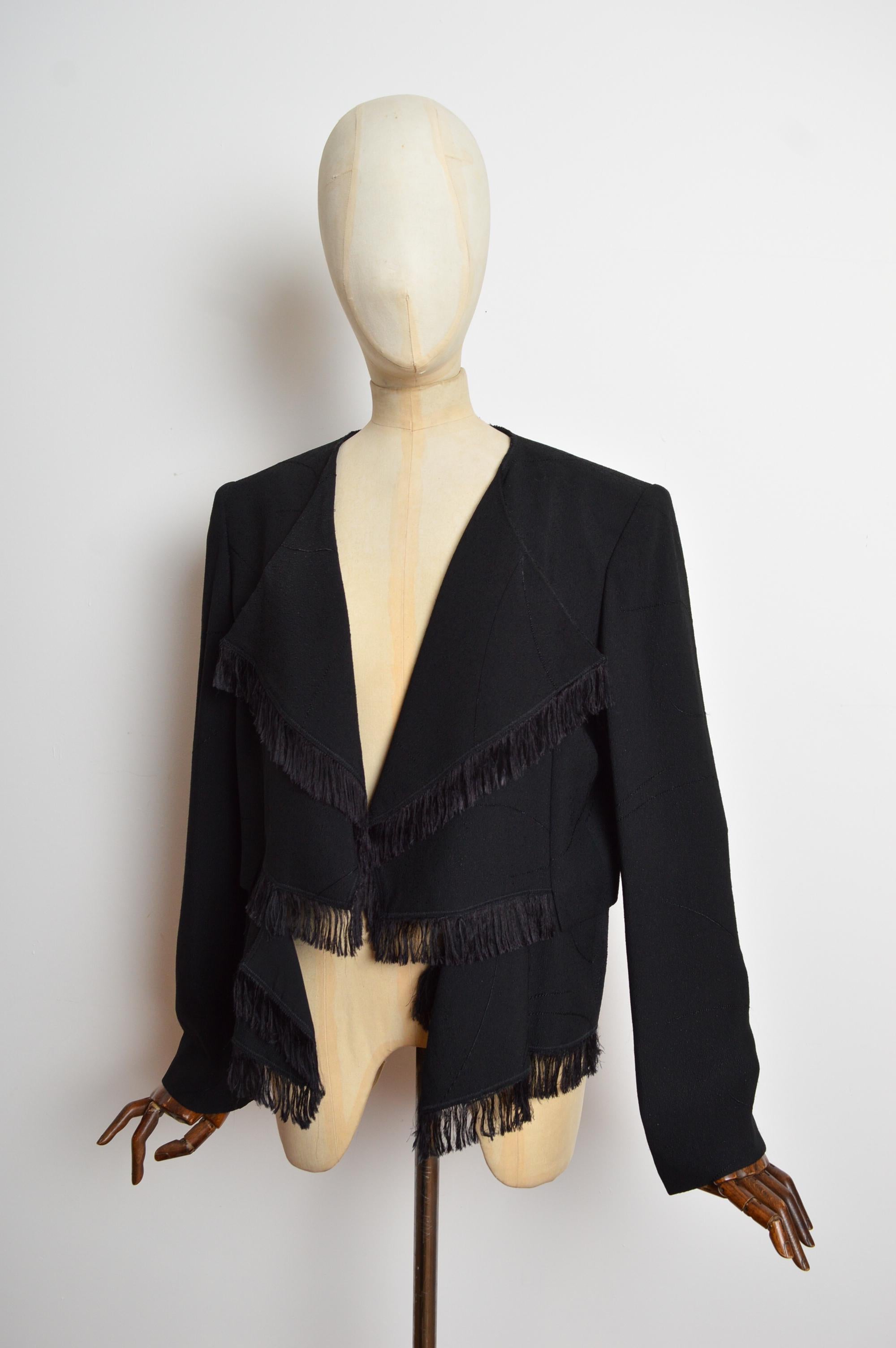 S/S 2015 CHLOÉ by Clare Waight Keller Fringed Black Tailored Crop Blazer Jacket (Schwarz) im Angebot