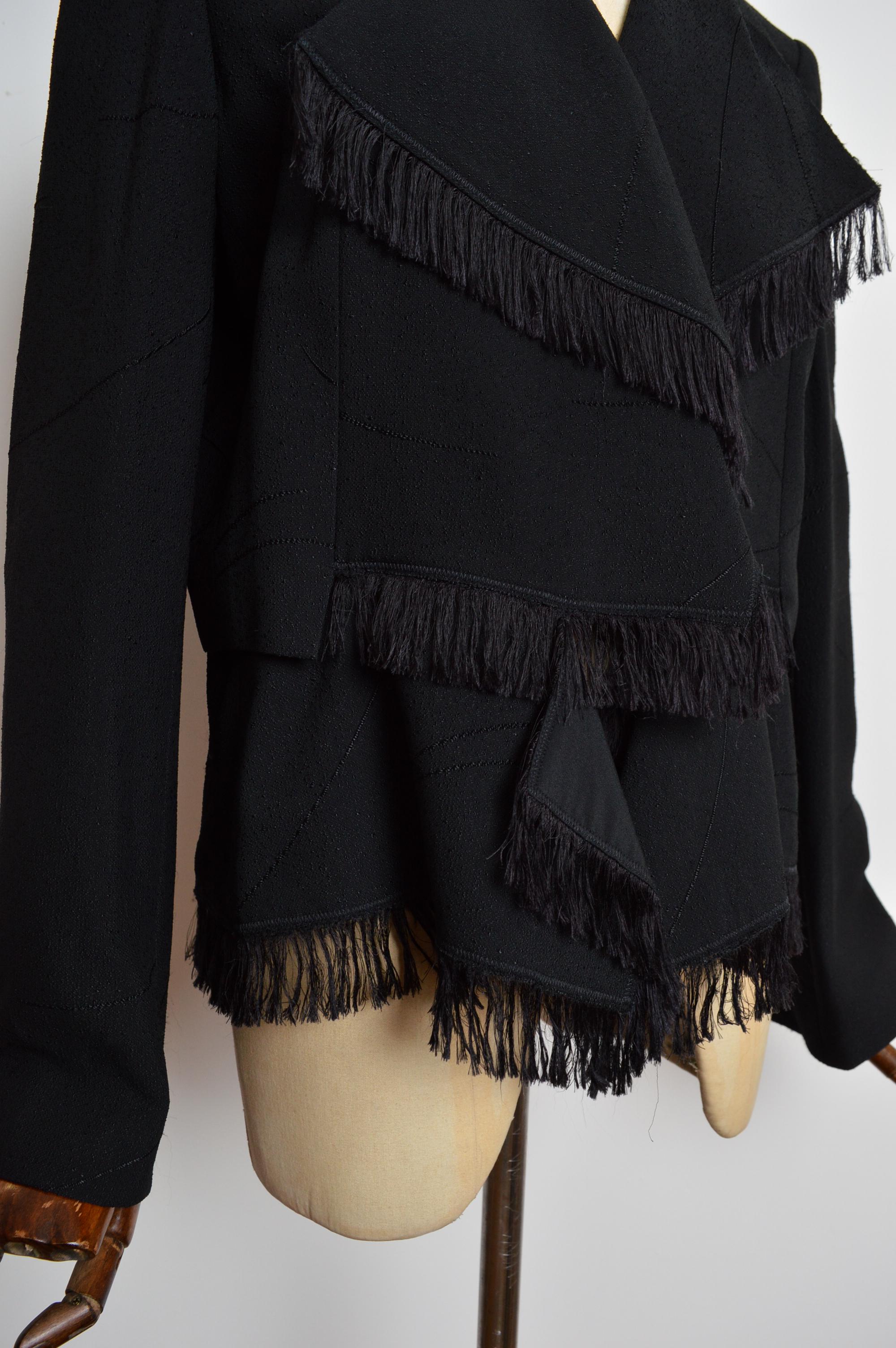S/S 2015 CHLOÉ by Clare Waight Keller Fringed Black Tailored Crop Blazer Jacket im Angebot 1