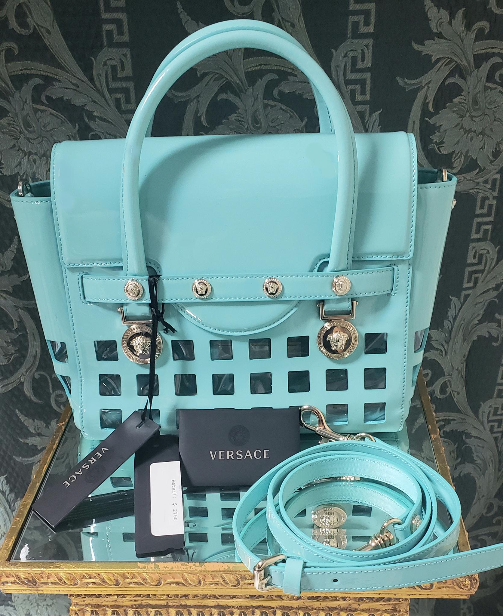 F/S 2015 Look # 9 VERSACE PERFORATED PATENT BLUE LEATHER BAG Damen im Angebot