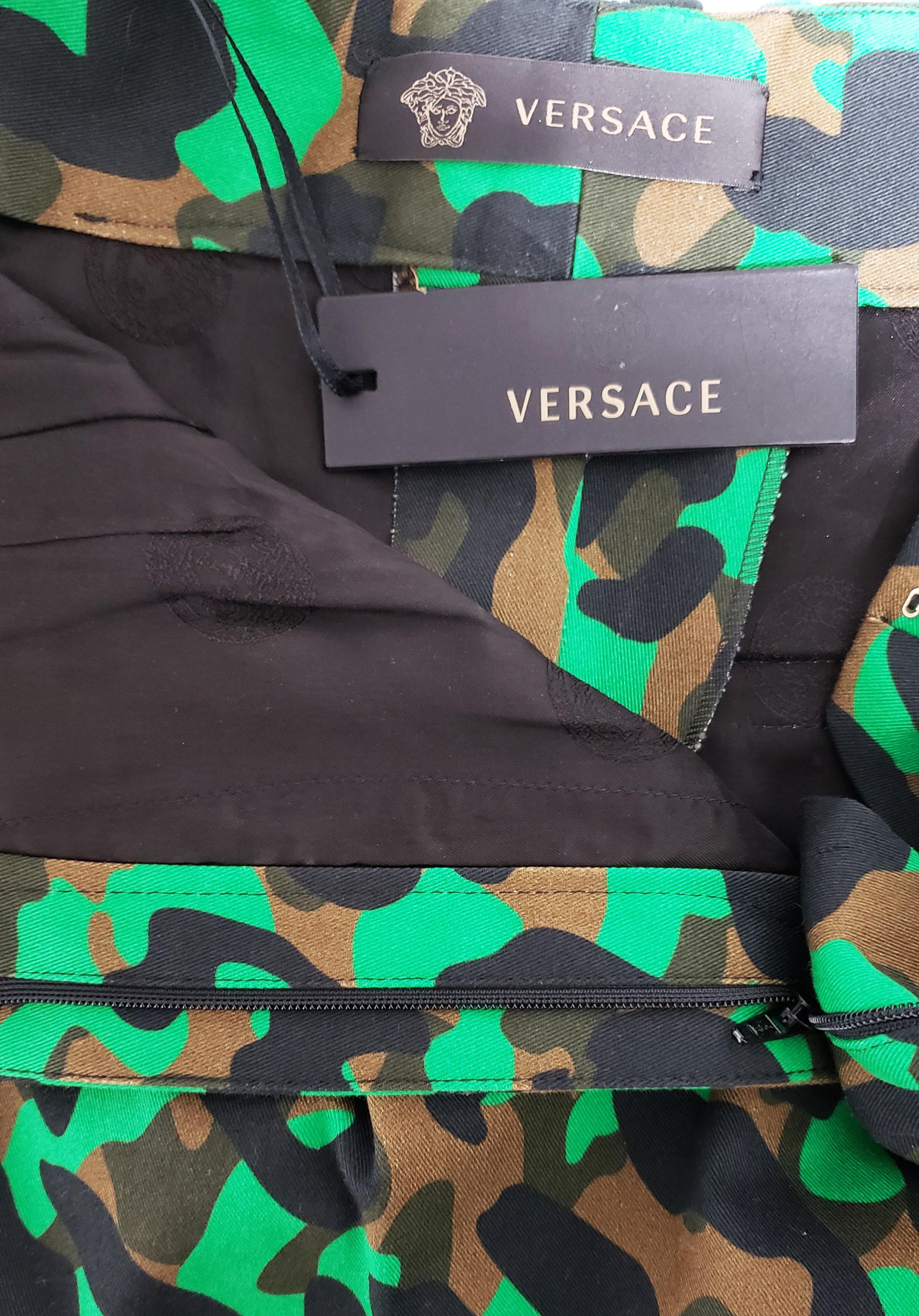 S/S 2016 Look # 12 NEW VERSACE MILITARY CAMOUFLAGE PRINTED SHORTS 42 - 6 For Sale 3