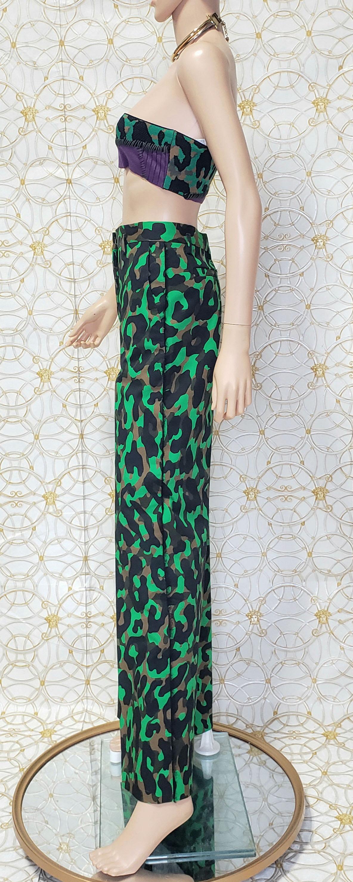 Nero Look P/E 2016 # 13 VERSACE MILITARY CAMOUFLAGE PRINTED PANTS taglia 38 - 2 in vendita