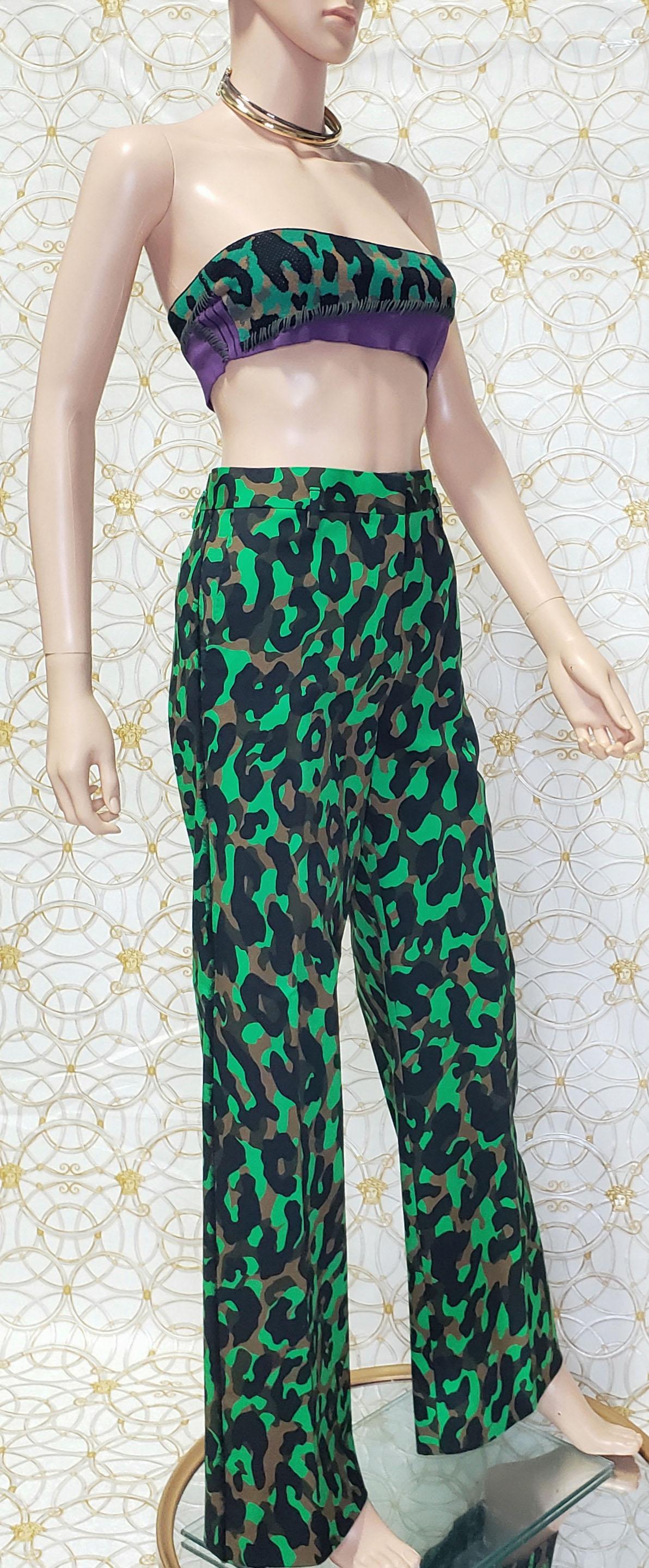 Look P/E 2016 # 13 VERSACE MILITARY CAMOUFLAGE PRINTED PANTS taglia 38 - 2 in vendita 2