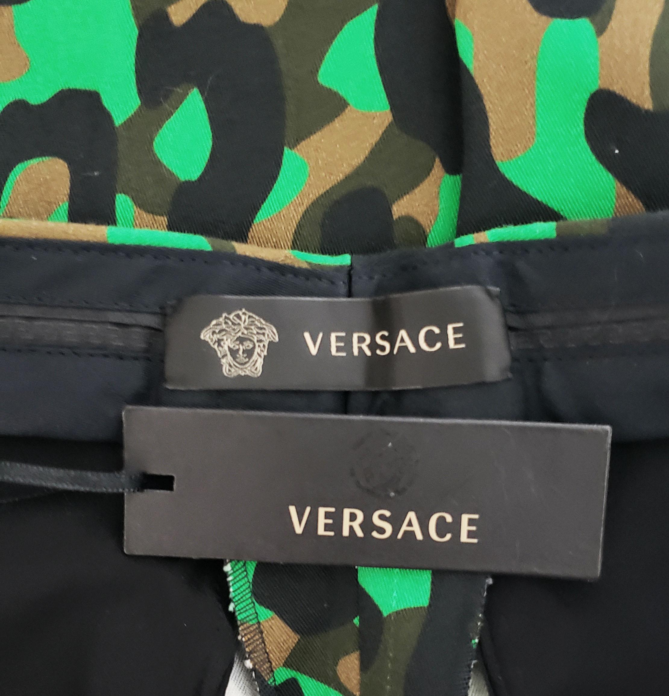 S/S 2016 Look # 13 VERSACE MILITARY CAMOUFLAGE PRINTED PANTS size 38 - 2 For Sale 1