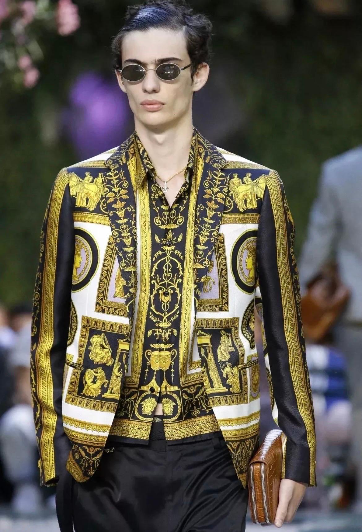 VERSACE  
Archive Frames Printed Silk Blazer.
Content: 100% silk
Shoulder to shoulder 19.5