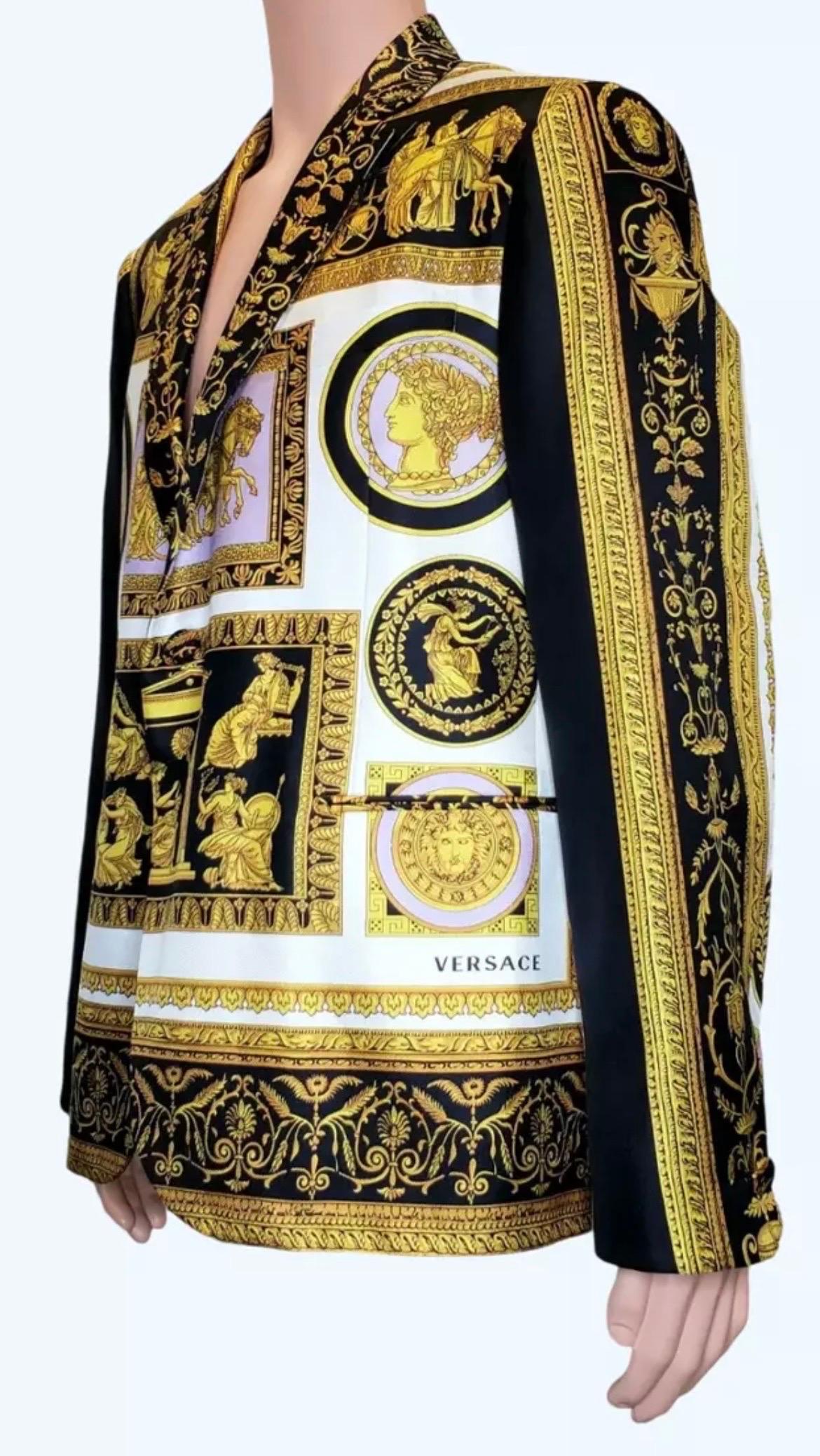 S/S 2018 Look# 32 Versace Archive Frames Printed Silk Blazer for Men 56 - 3XL In New Condition In Montgomery, TX