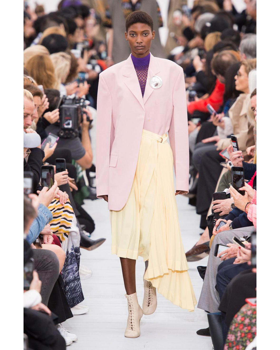 S/S 2018 Old Céline by Phoebe Philo blush pink wool suit set. Oversized menswear-inspired open tailored blazer jacket with padded shoulders and martingale belt, with slit in left side for optimal draping when worn belted. Belt is adjustable, with