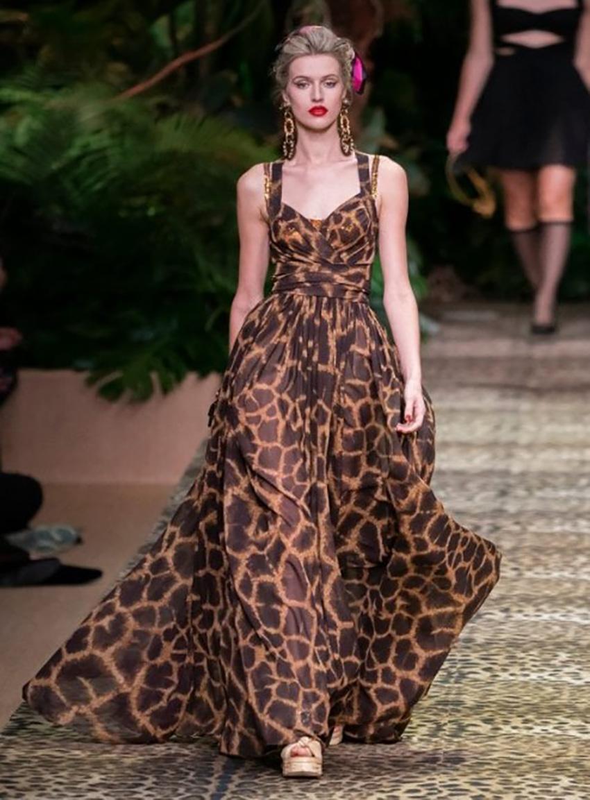 DOLCE & GABBANA 
Collection Spring/Summer 2020 
SILK GIRAFFE-PRINT LONF DRESS w/CRISSCROSS BACK

Mother nature is definitely all the inspiration you need for your trendy ensembles! 
Bold and brown, this dress features a giraffe print all