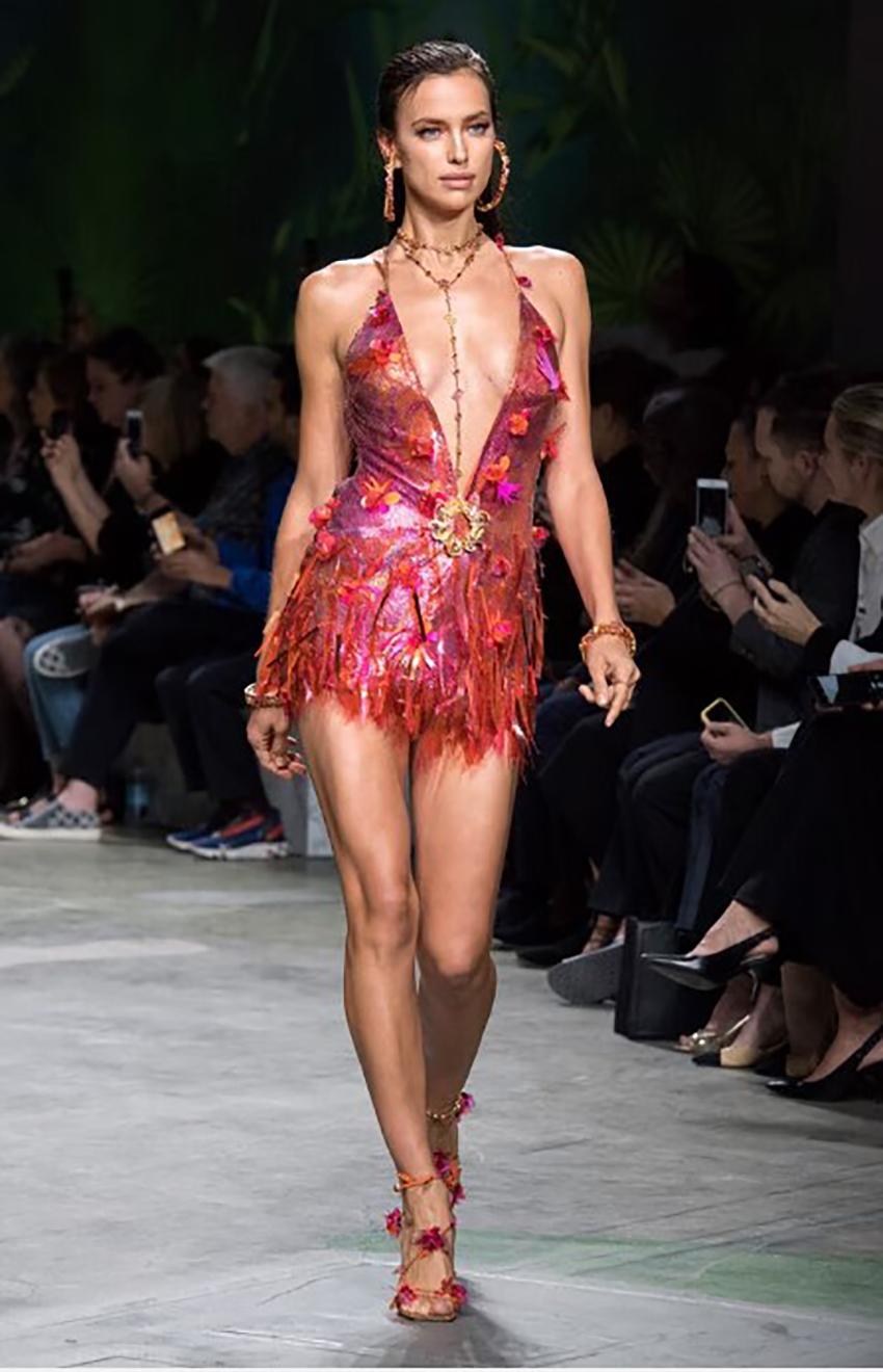 VERSACE 

Collection S/S 2020 L# 59 as seen on Irina Shayk

Doja Cat Wore Versace To The 2020 MTV Video Music Awards

Sequin and floral detail.
open back
side zipper
V-neck

Pre-owned, excellent condition!

 100% authentic guarantee 

       PLEASE