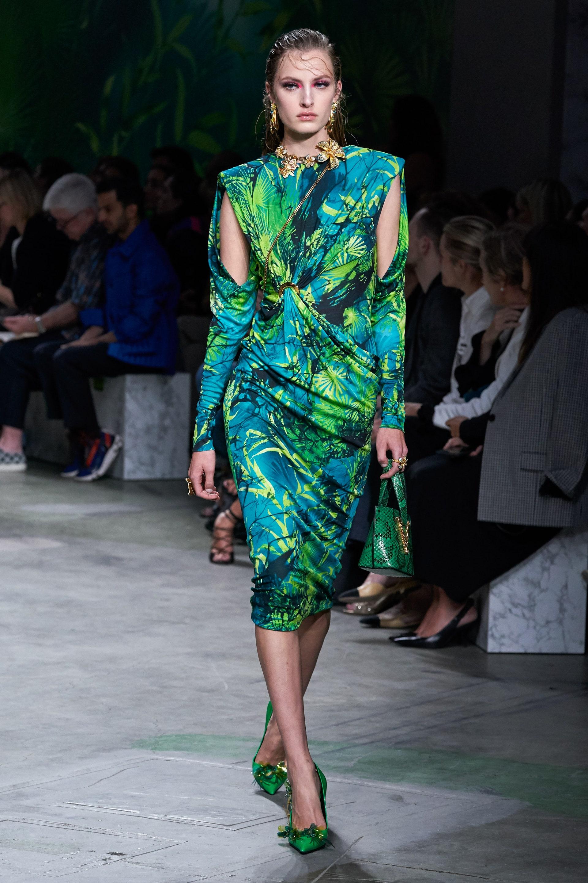 VERSACE

Collection S/S 2020 Look # 18

Green silk dress
Midi length, round neck lane, long sleeves
Cutouts on the sleeves
Gold-tone ring hardware on the waist  

Size EU 38 - 2
Made in Italy

Brand new, without tags!
PLEASE VISIT OUR STORE FOR MORE