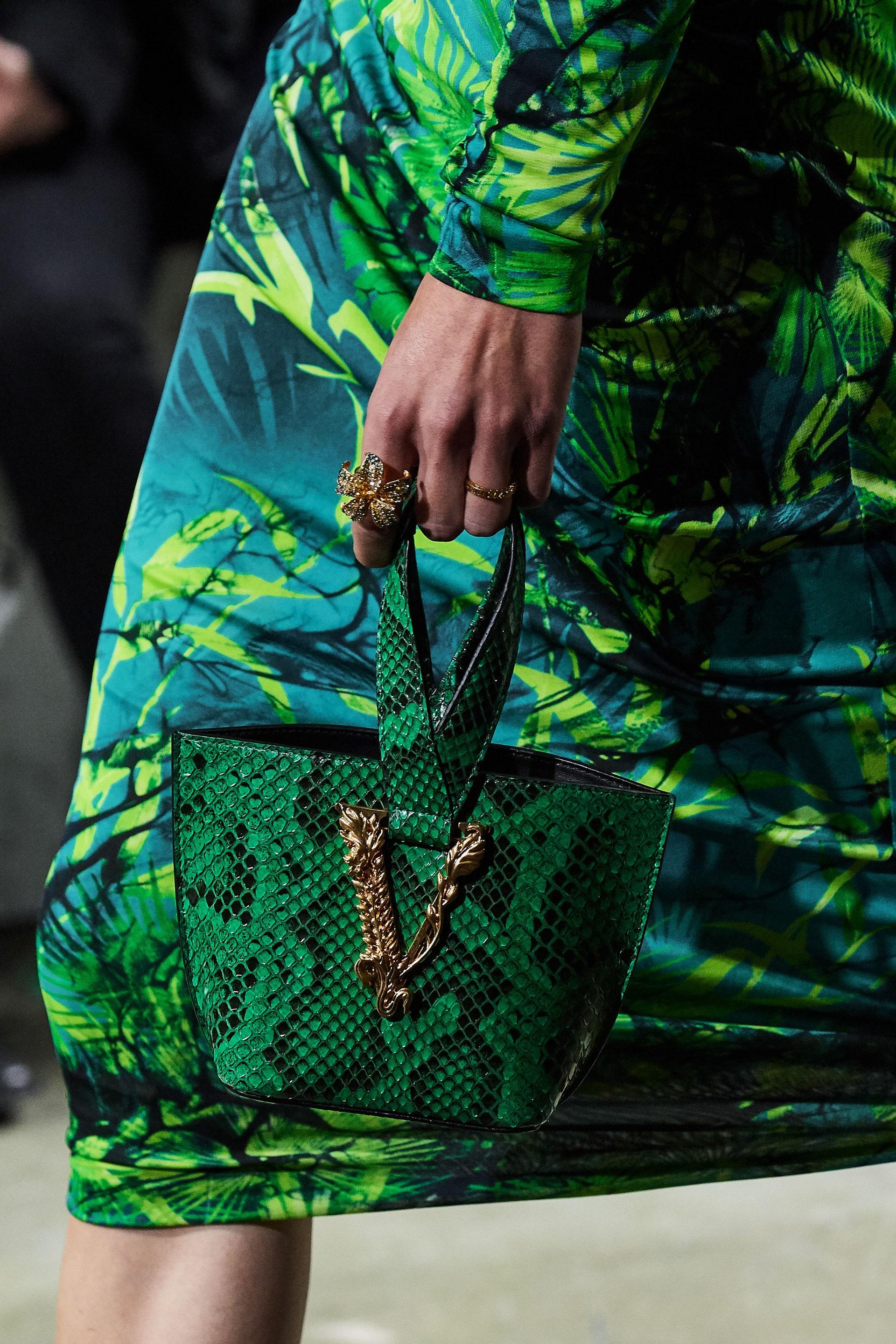 P/E 2020 Look # 18 VERSACE VESTITO IN SETA VERDE CON STAMPA GIUNGLA taglia EU 38 3
