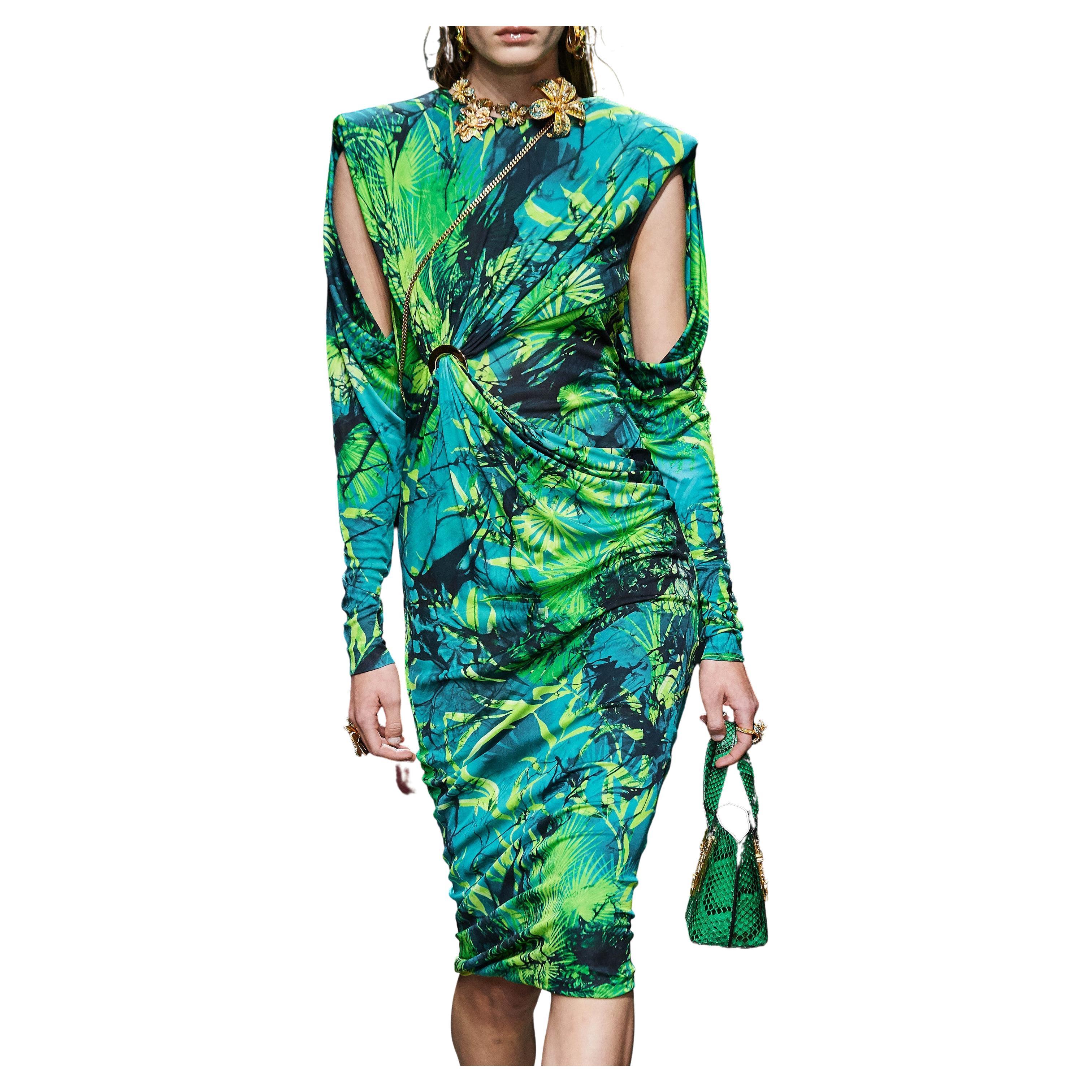 zelf Lake Taupo uitspraak S/S 2020 Look # 18 VERSACE GREEN SILK JUNGLE PRINT DRESS size EU 38 For  Sale at 1stDibs