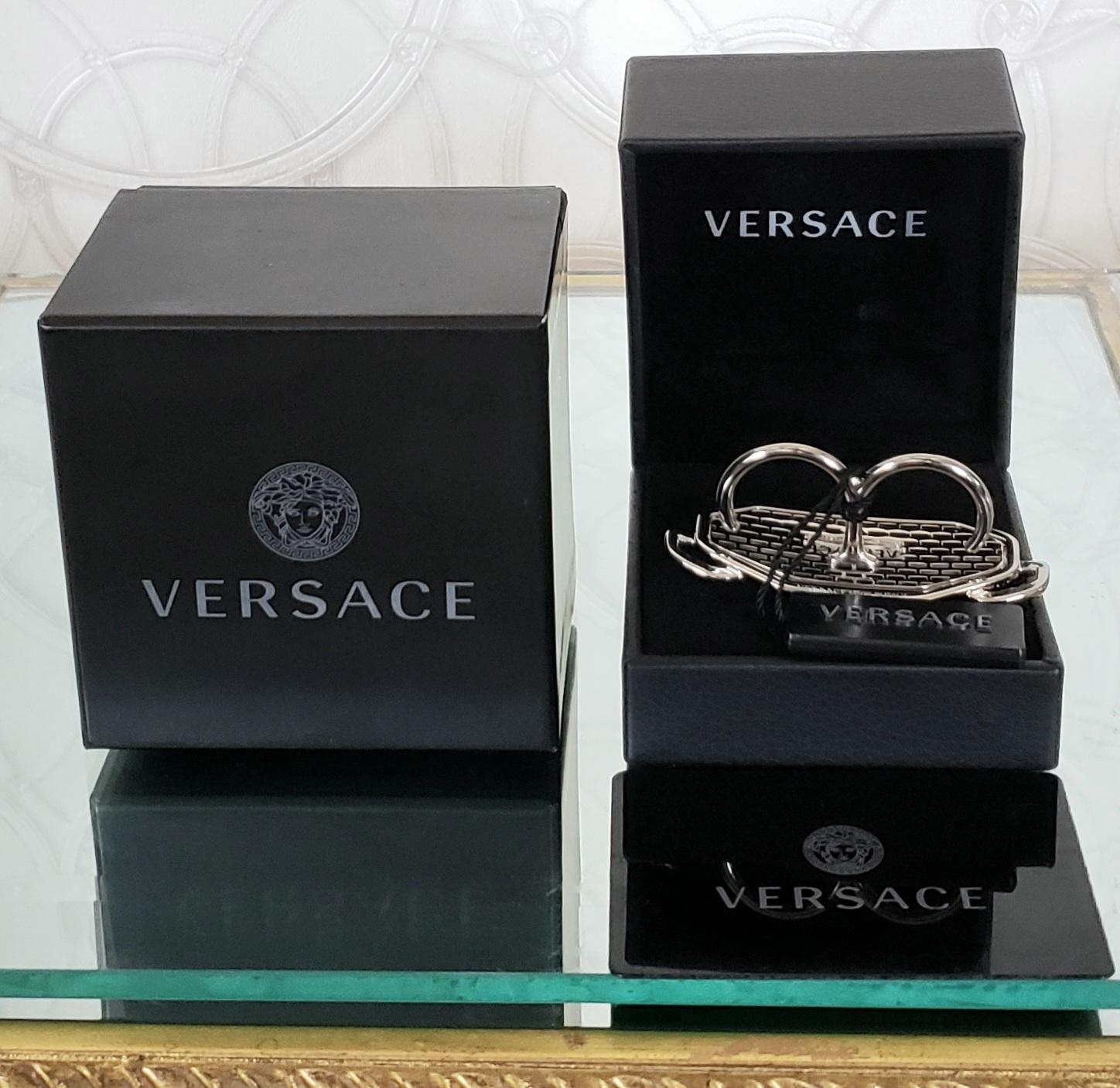 S/S 2020 New VERSACE SILVER PLATED TWO FINGERS RING In New Condition For Sale In Montgomery, TX