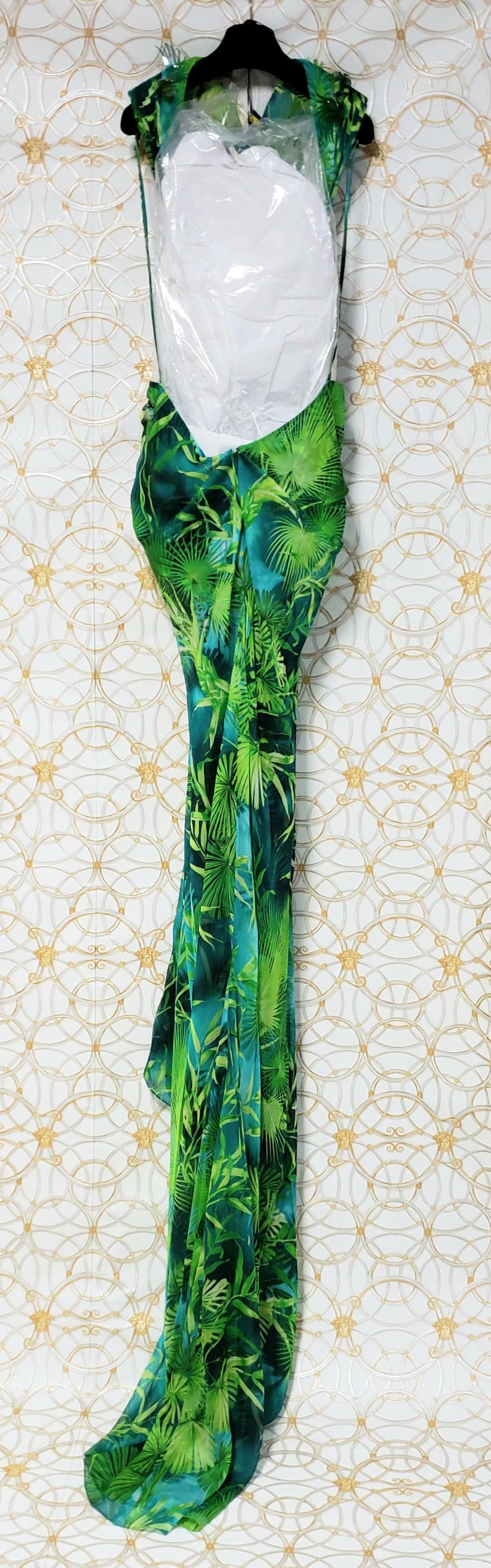 Frühjahr/Sommer 2020 Versace Verziertes Finalee Kleid mit Dschungelmuster wie bei Jen Lopez gesehen 8