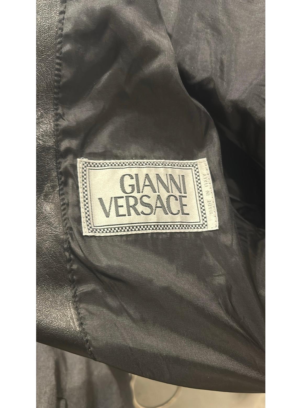 S/S1992 Gianni Versace, veste en cuir clouté avec de gros clous en métal doré en vente 7