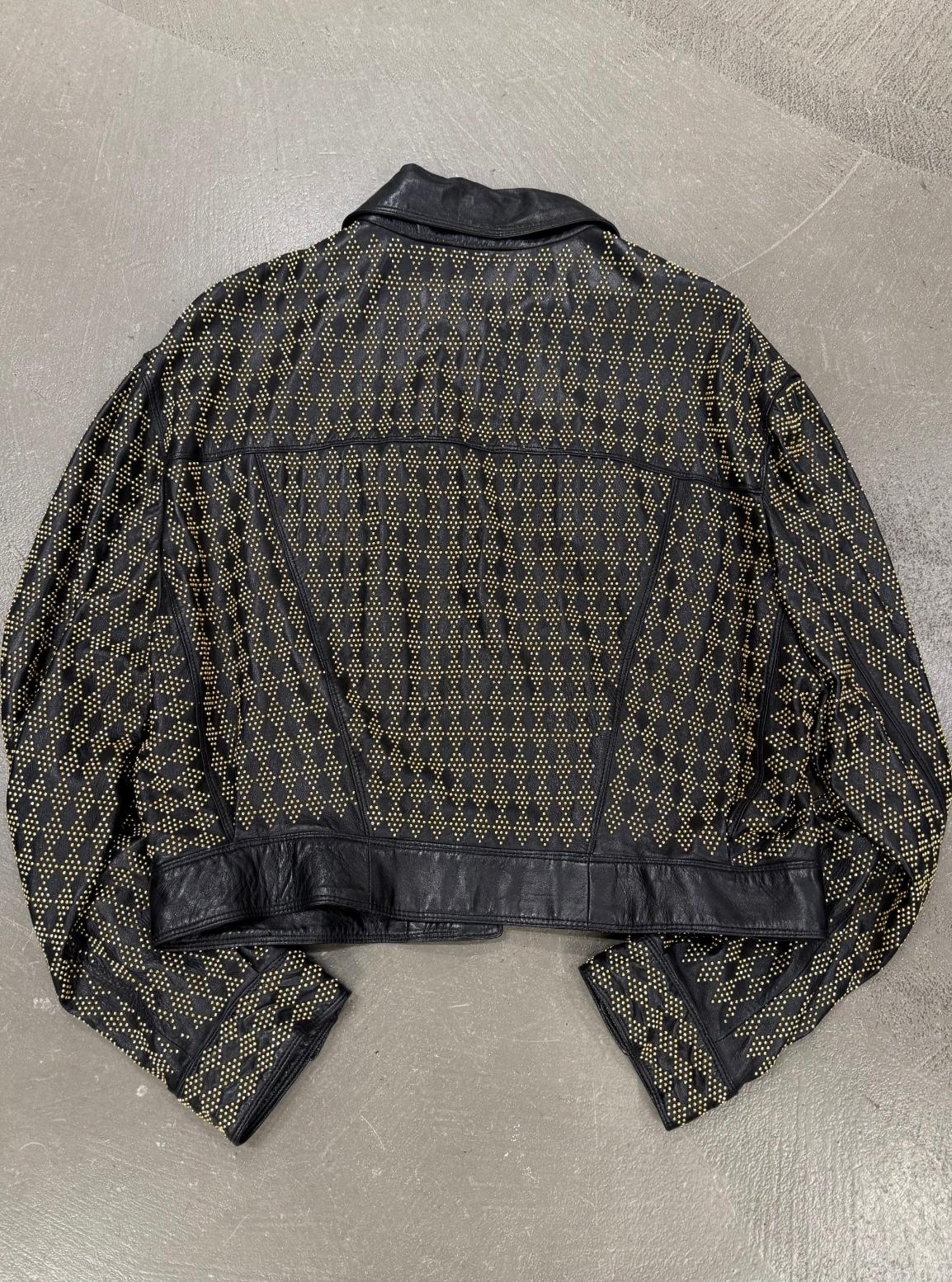 S/S1992 Gianni Versace, veste en cuir clouté avec de gros clous en métal doré Excellent état - En vente à Padova, IT