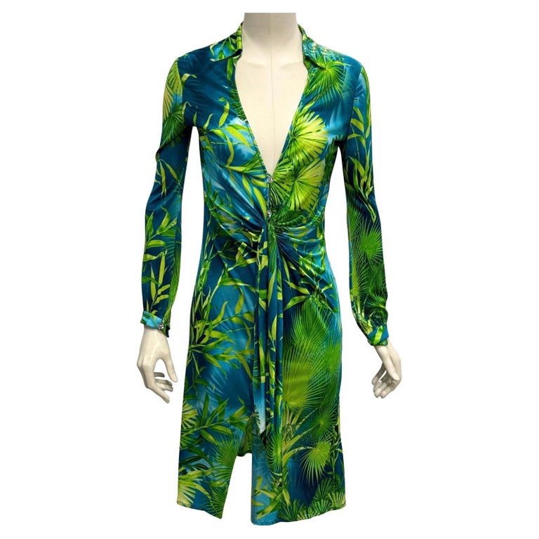 versace green jungle dress iconic fashion moments: the versace jungle dress