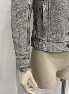 Défilé S/S2002 Ann Demeulemeester veste militaire Napoléon en cuir craquelé