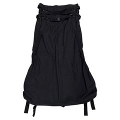 Falda de pasarela estilo bondage de Junya Watanabe, colección primavera-verano 2003