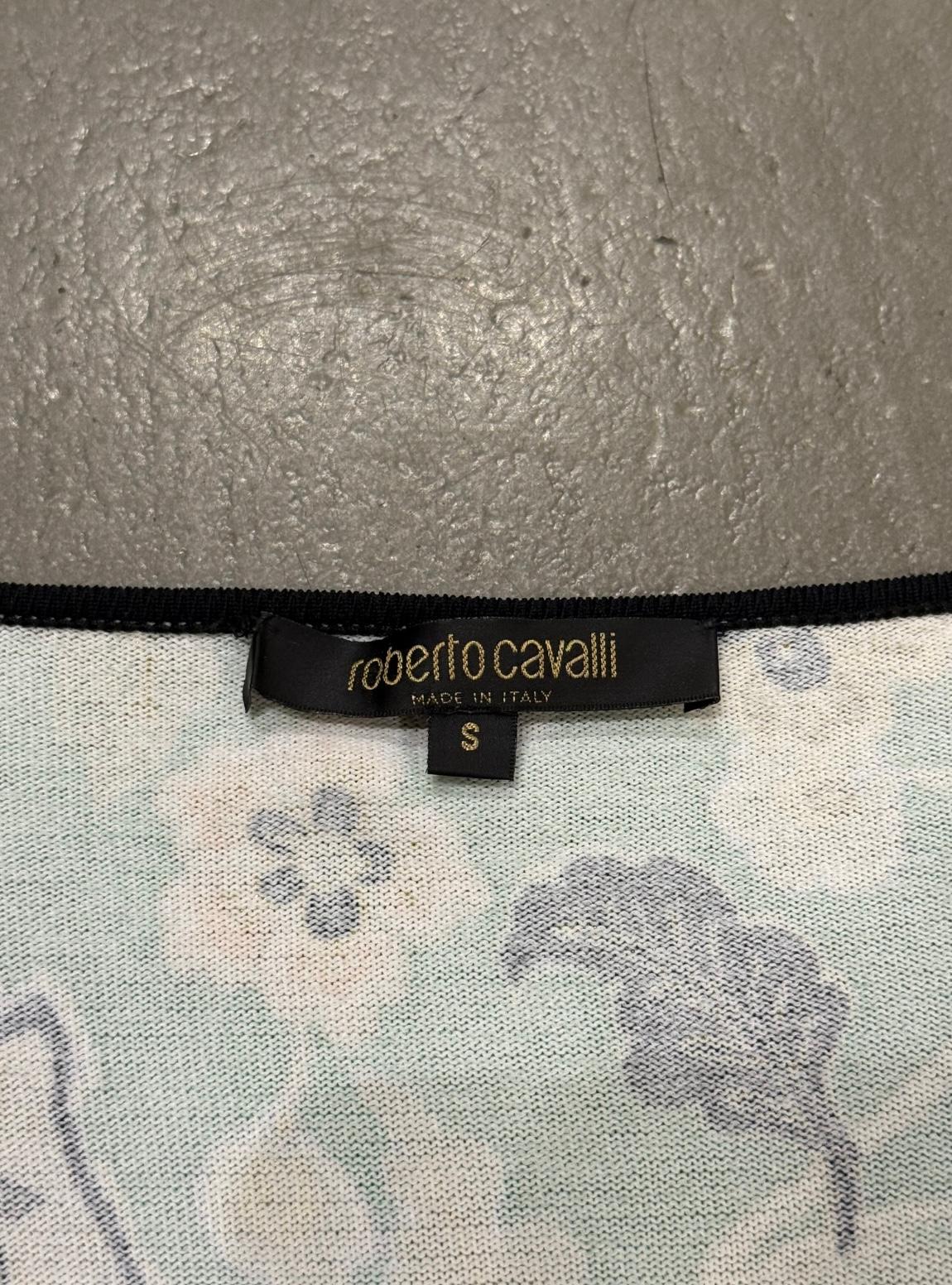 S/S2003 Conjunto Roberto Cavalli con estampado de chinoserie (top, cárdigan y vaqueros) en venta 8
