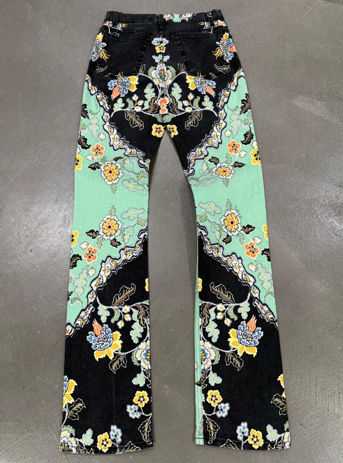 De las mujeres S/S2003 Conjunto Roberto Cavalli con estampado de chinoserie (top, cárdigan y vaqueros) en venta