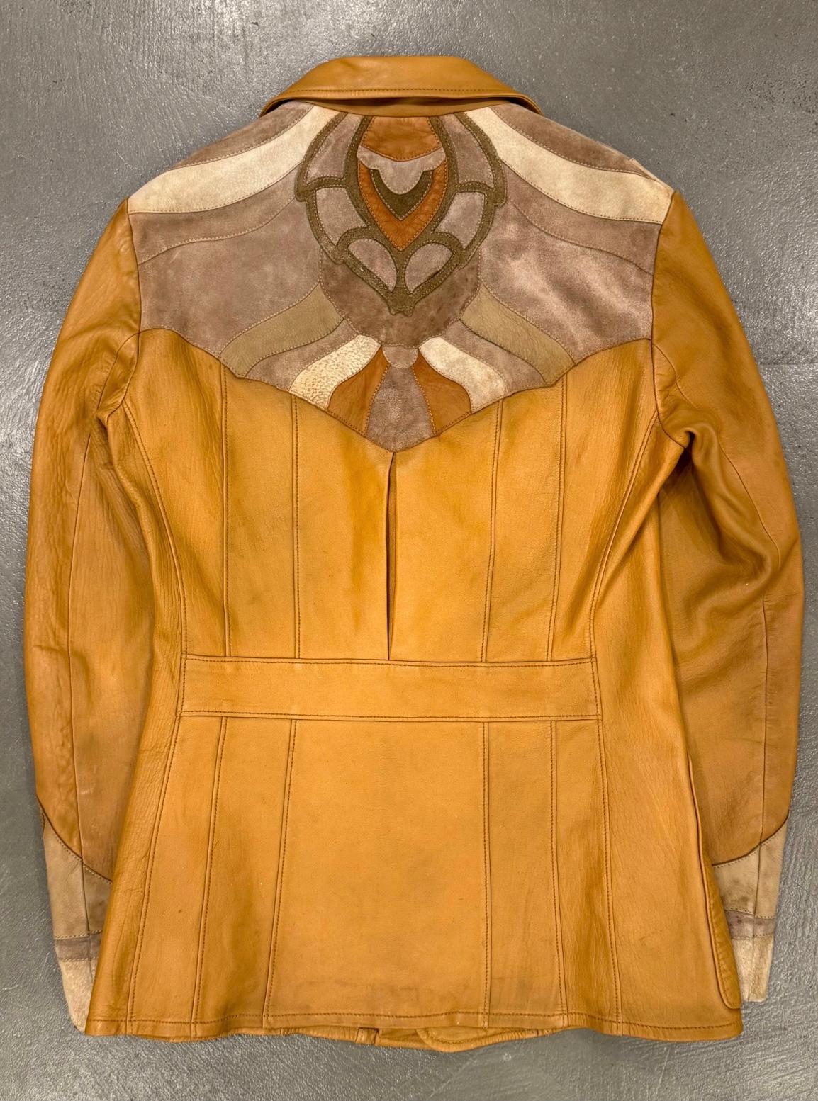 S/S2004 Gucci by Tom Ford western runway leather jacket

This standout leather jacket from Gucci’s Spring/Summer 2004 runway under Tom Ford captures the designer’s iconic fusion of Americana and sensual tailoring. Made from rich golden tan leather,