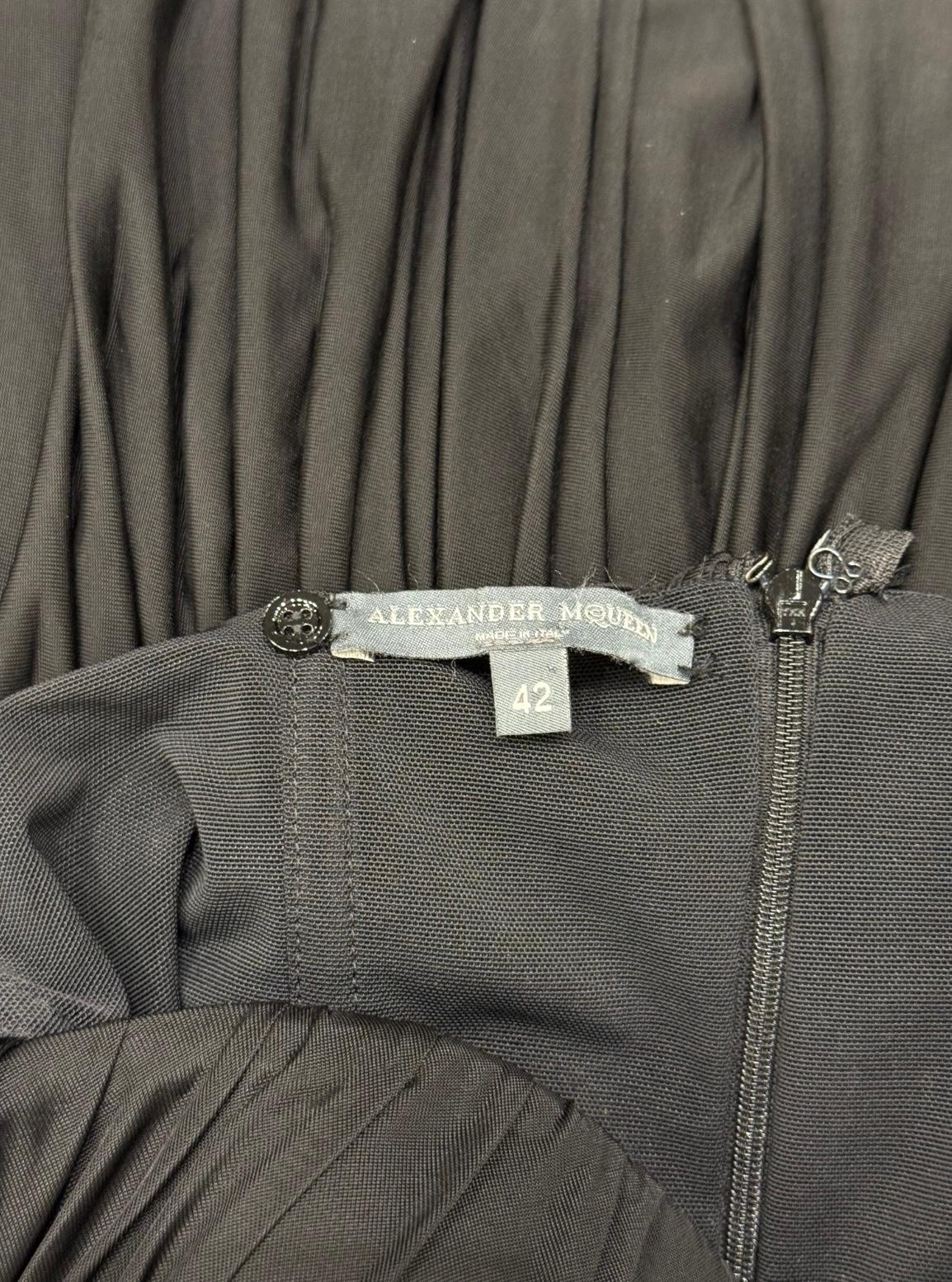 Mini robe en mousseline de soie drapée sans bretelles pour le défilé S/S2005 Alexander McQueen en vente 2