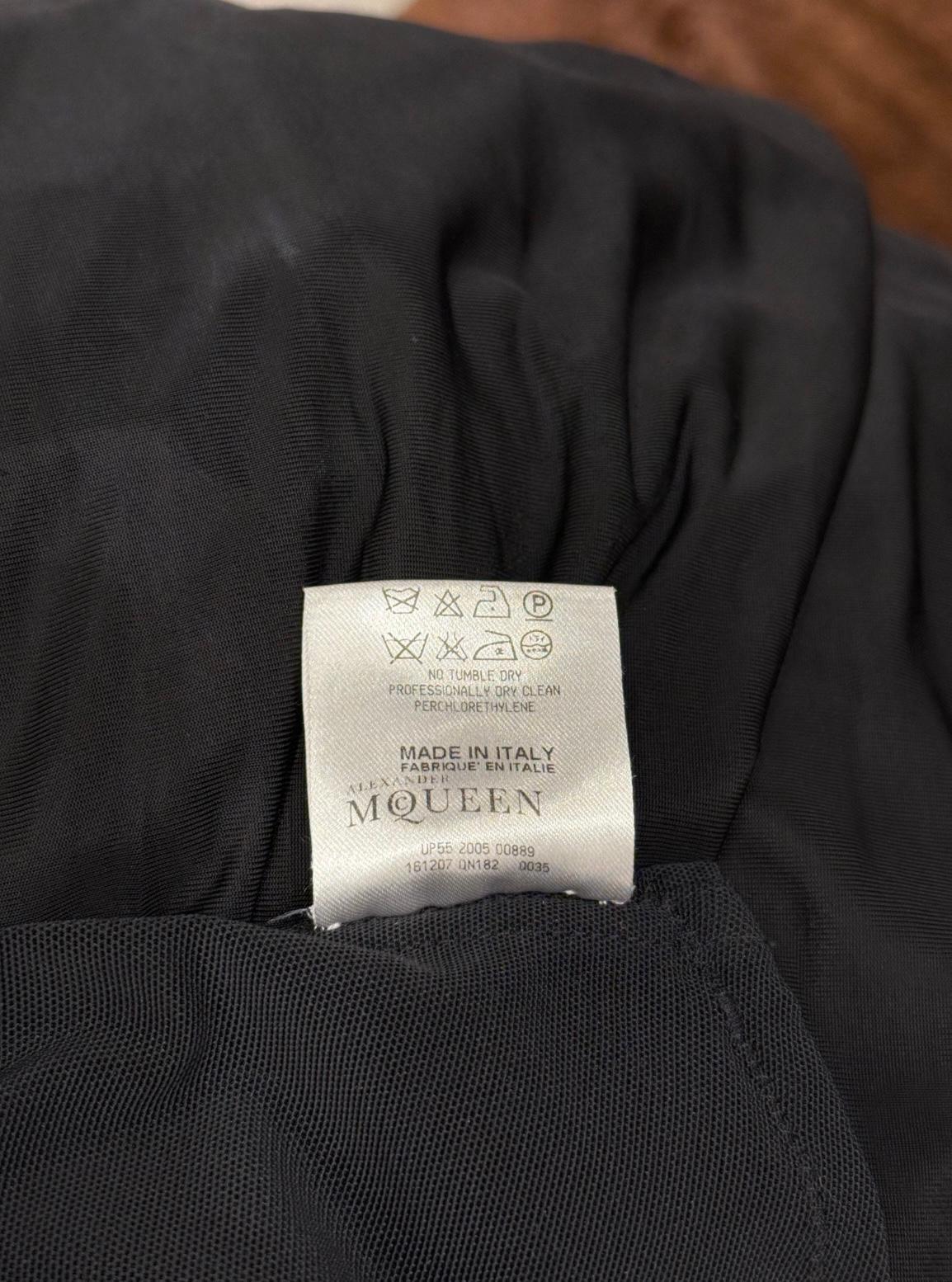 Mini robe en mousseline de soie drapée sans bretelles pour le défilé S/S2005 Alexander McQueen en vente 3