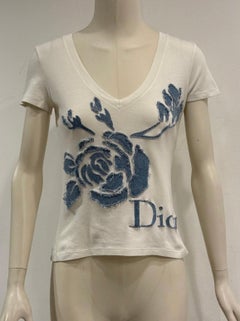 Camiseta de algodón con estampado floral de Christian Dior (diseñada por John Galliano), colección primavera-verano 2005