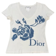 Camiseta de algodón con estampado floral de Christian Dior (diseñada por John Galliano), colección primavera-verano 2005