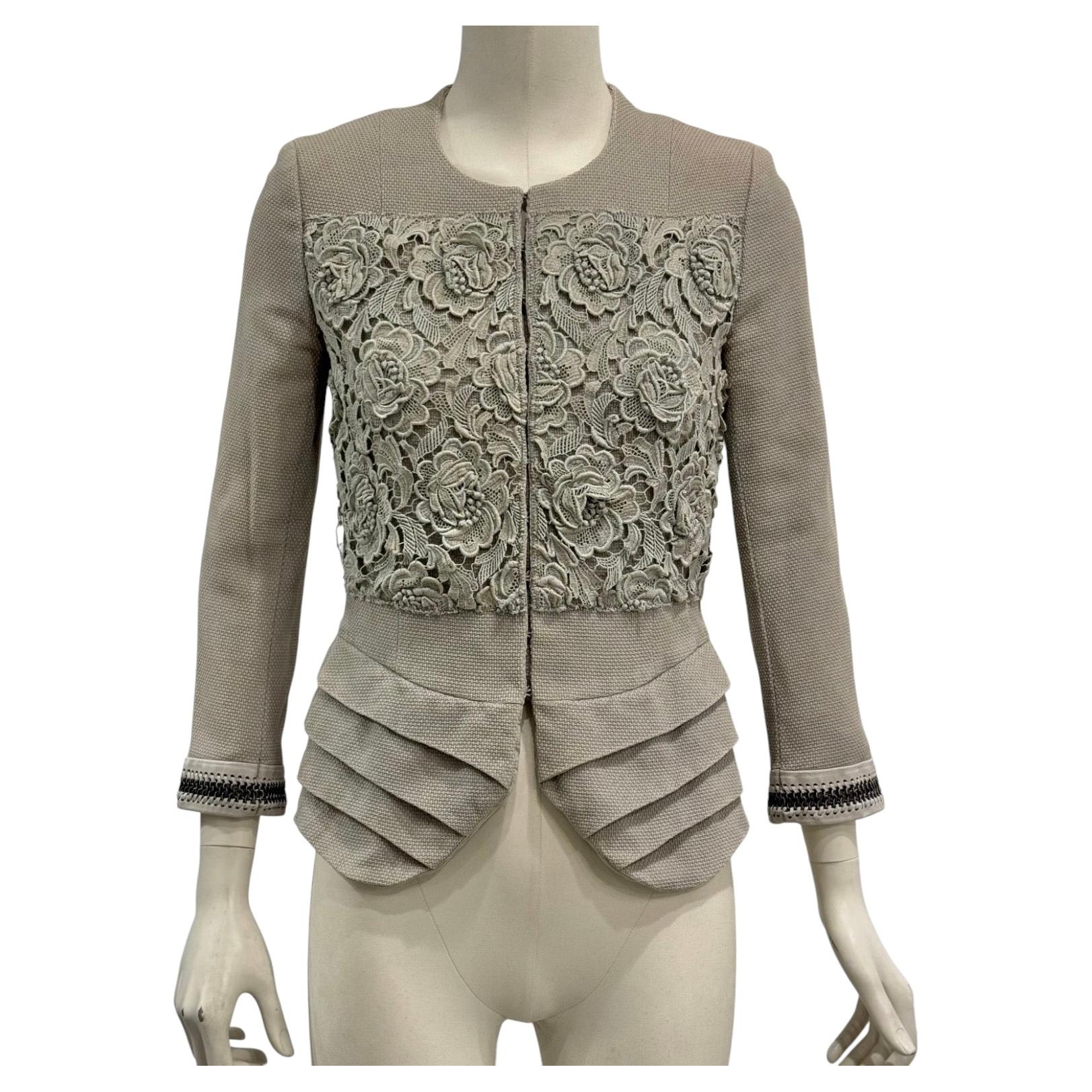 Veste en coton à dentelle florale de la collection printemps-été 2007 de Christian Dior par Galliano, vue sur le défilé