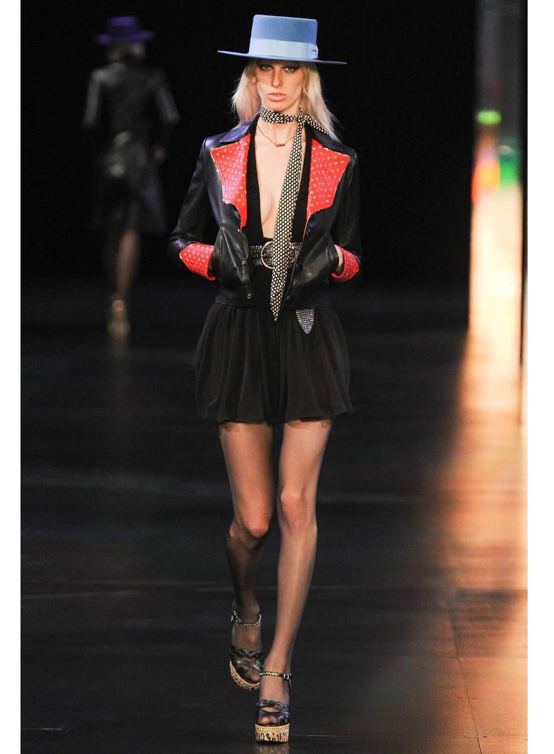 Nero S/S2015 Saint Laurent by Hedi Slimane campione di passerella Giacca in pelle con stelle borchiate in vendita