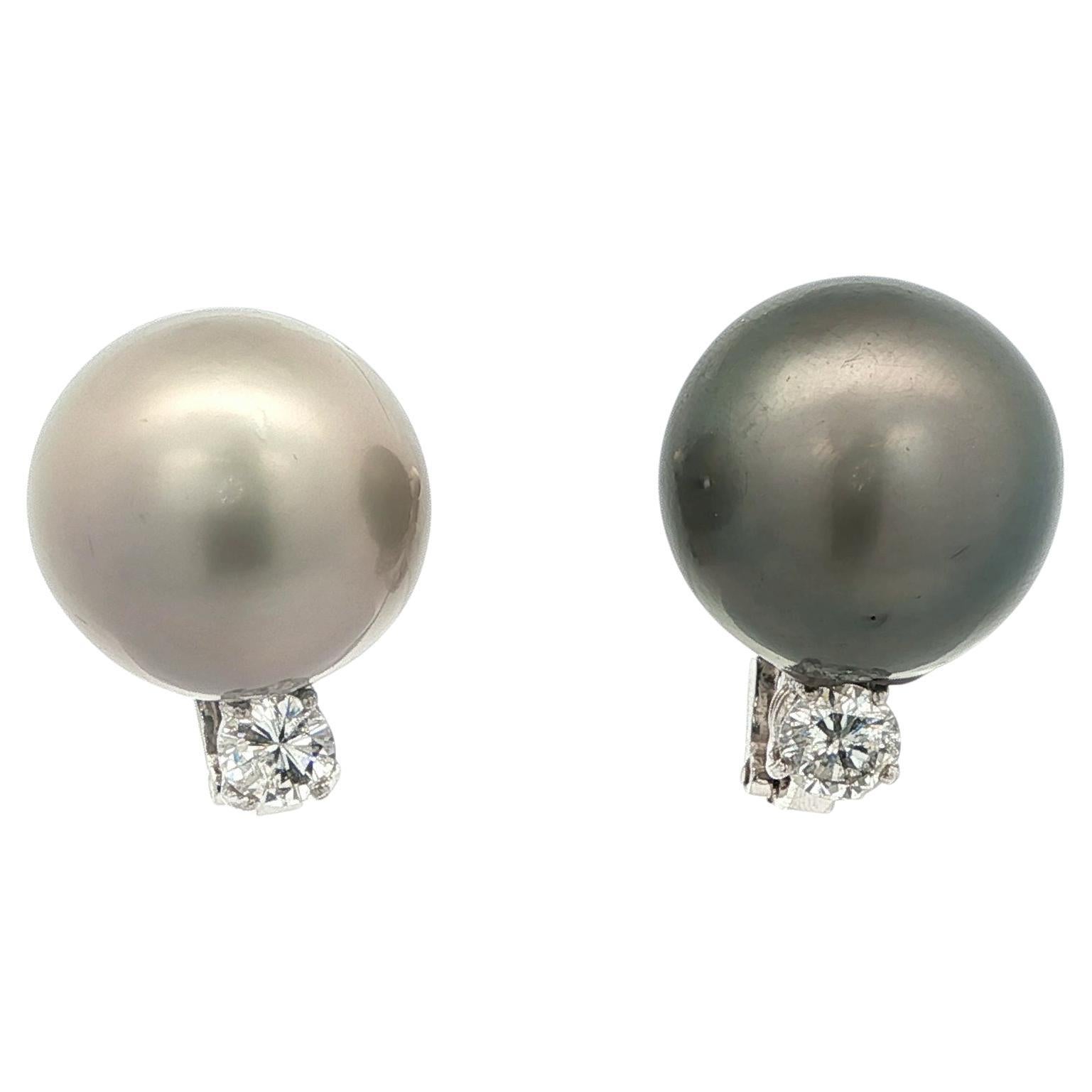 S. V.I.I.I. Boucles d
oreilles perles de Tahiti et diamants Platine