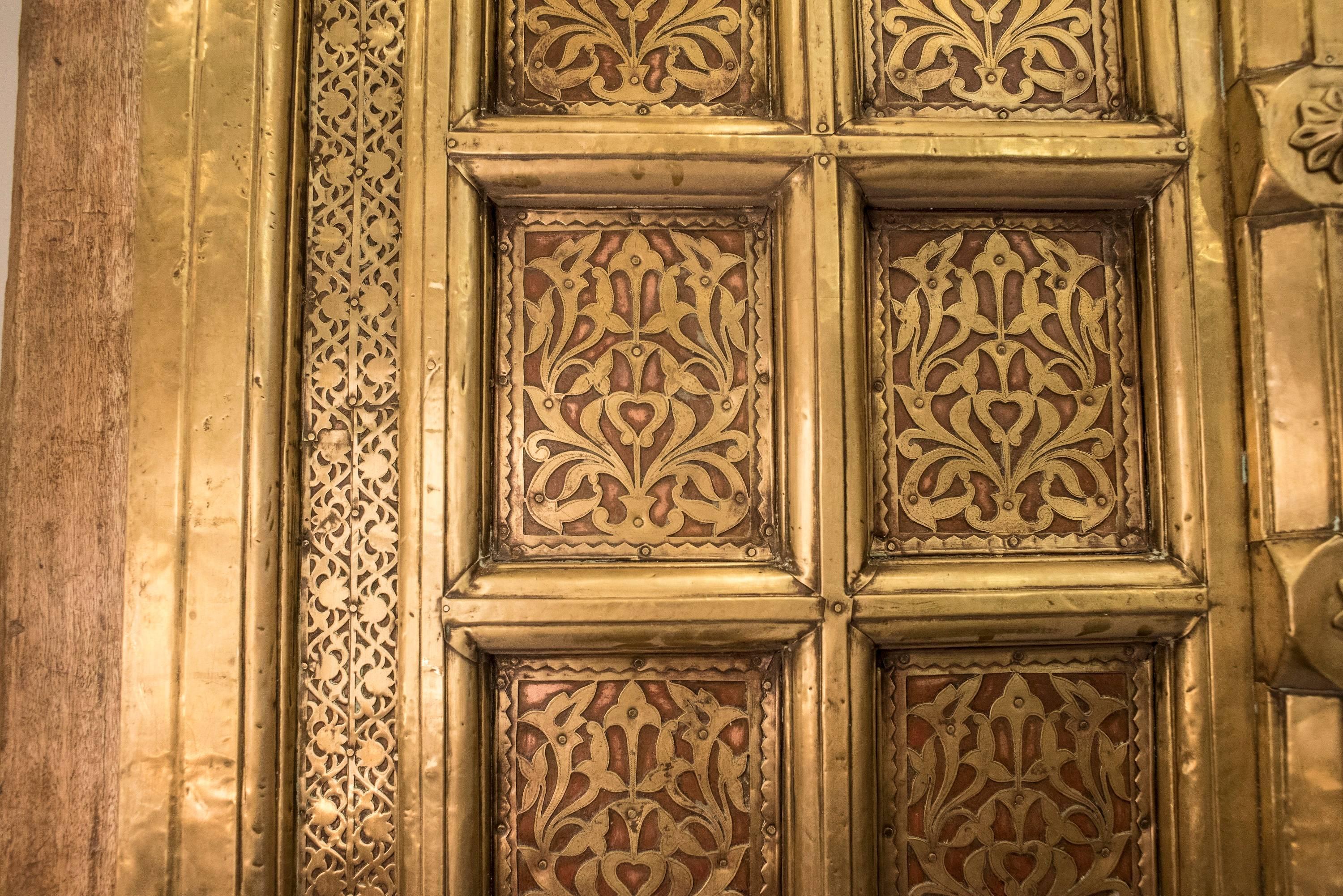 19th Century Brass and Copper on wood  Spanish Door In Excellent Condition In Valladolid, ES