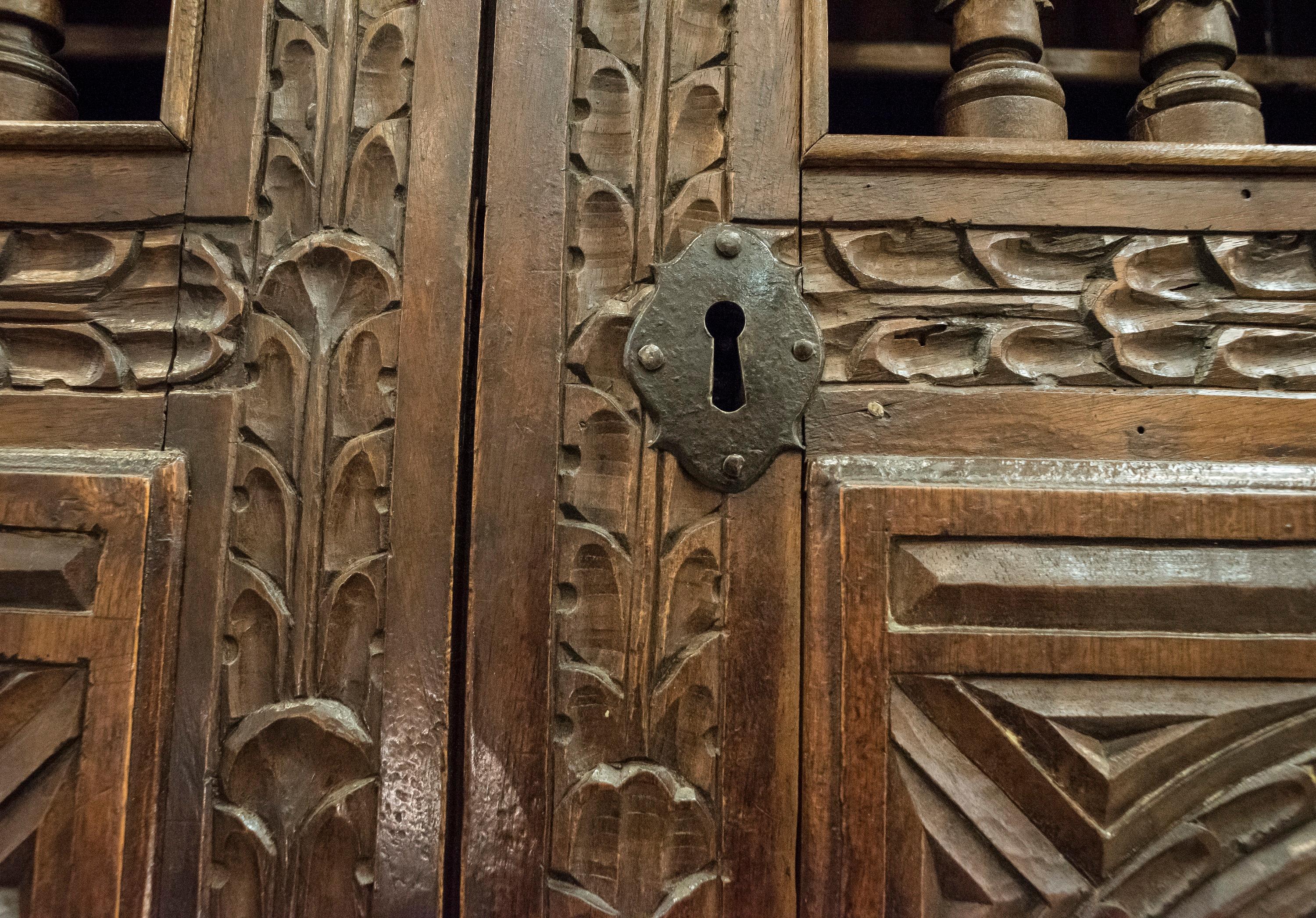 S XVII Carved Walnut Buffet and Iron Handles S XVII Aragonesa School, Spain 6