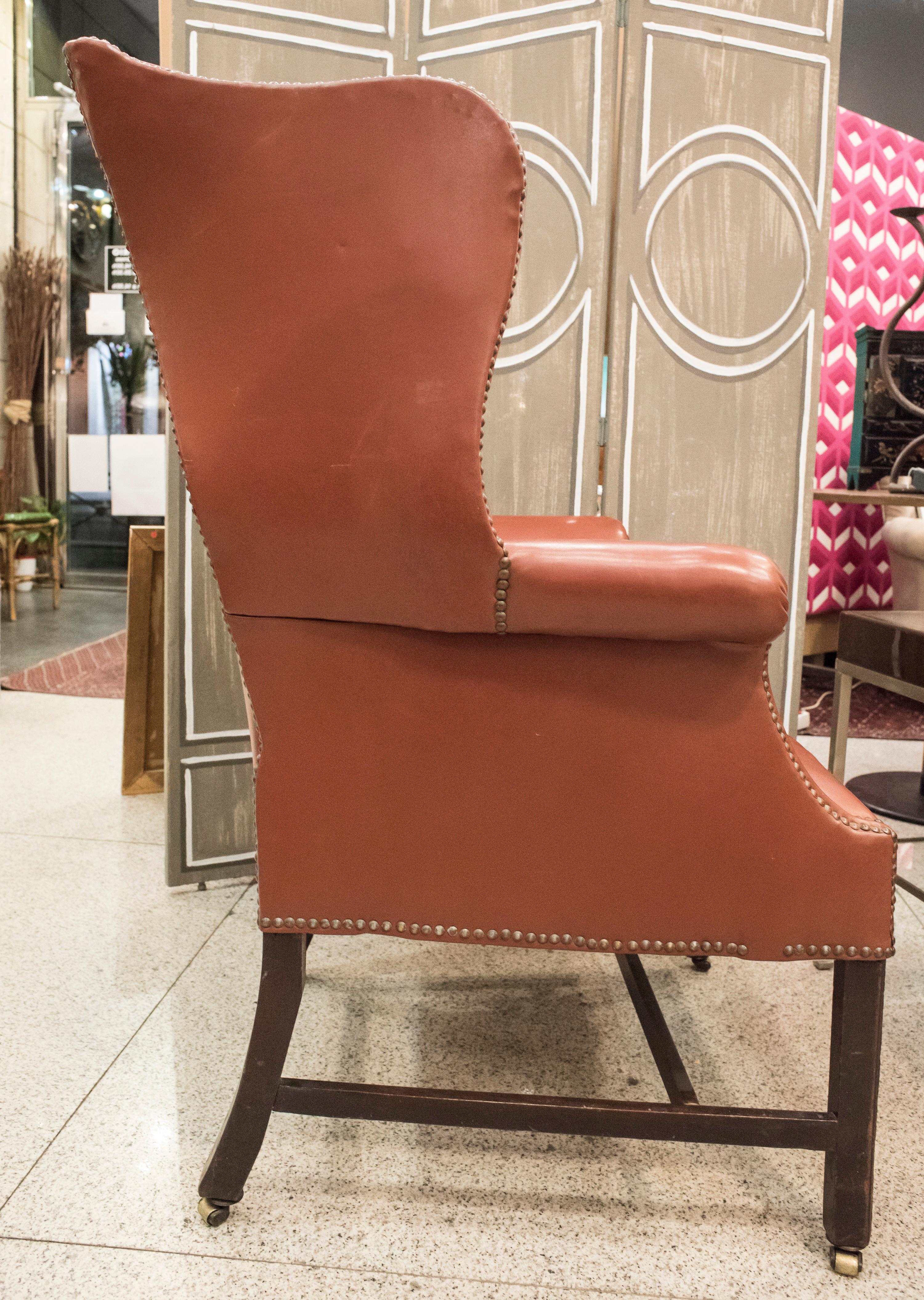 Late 18th Century George III Brown Leather and Oakwood English Armchair, 1790s In Good Condition In Valladolid, ES