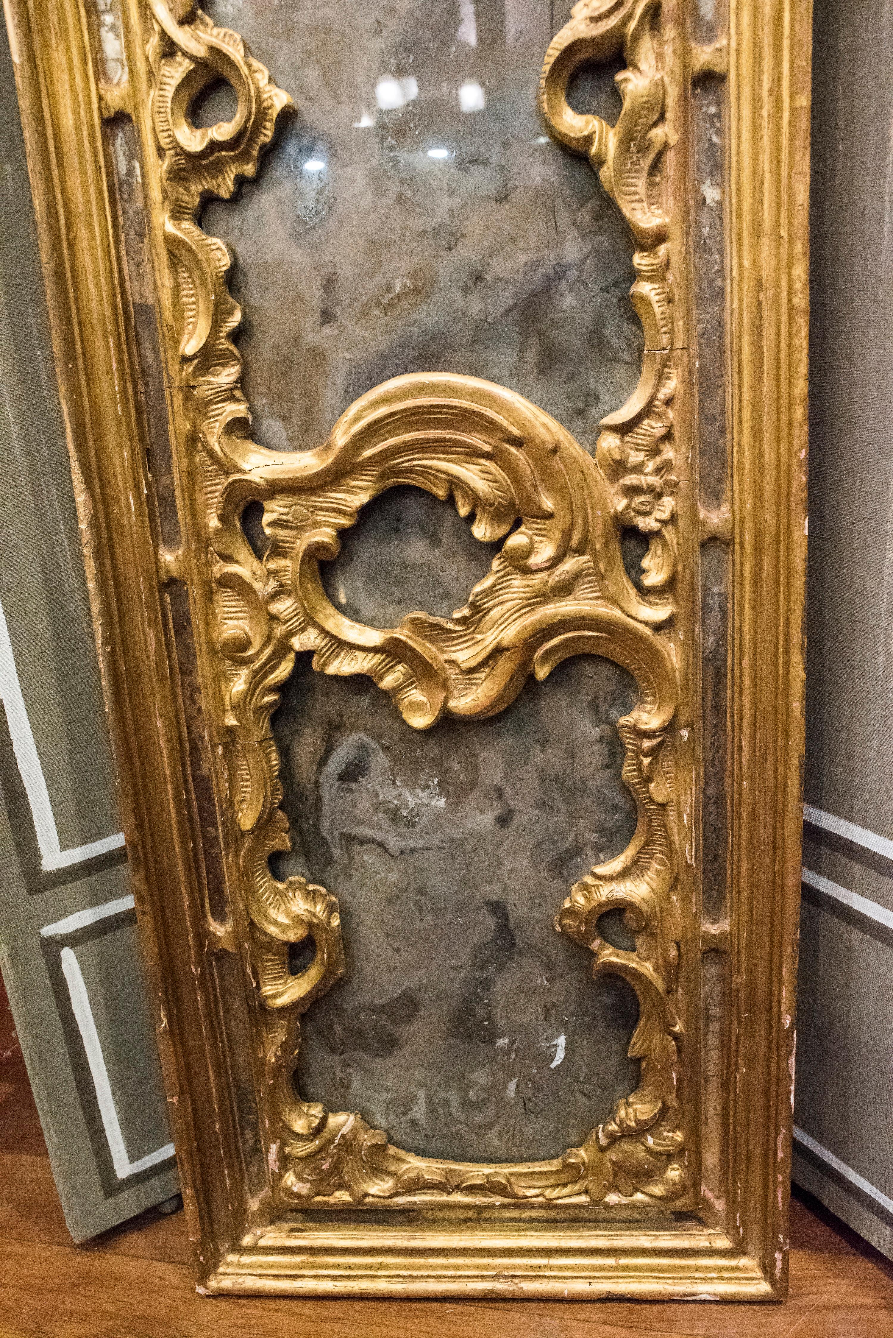 S xviii Gilded and Carved Wood and Painted Crystals  French of Pair of Panels  In Good Condition In Valladolid, ES