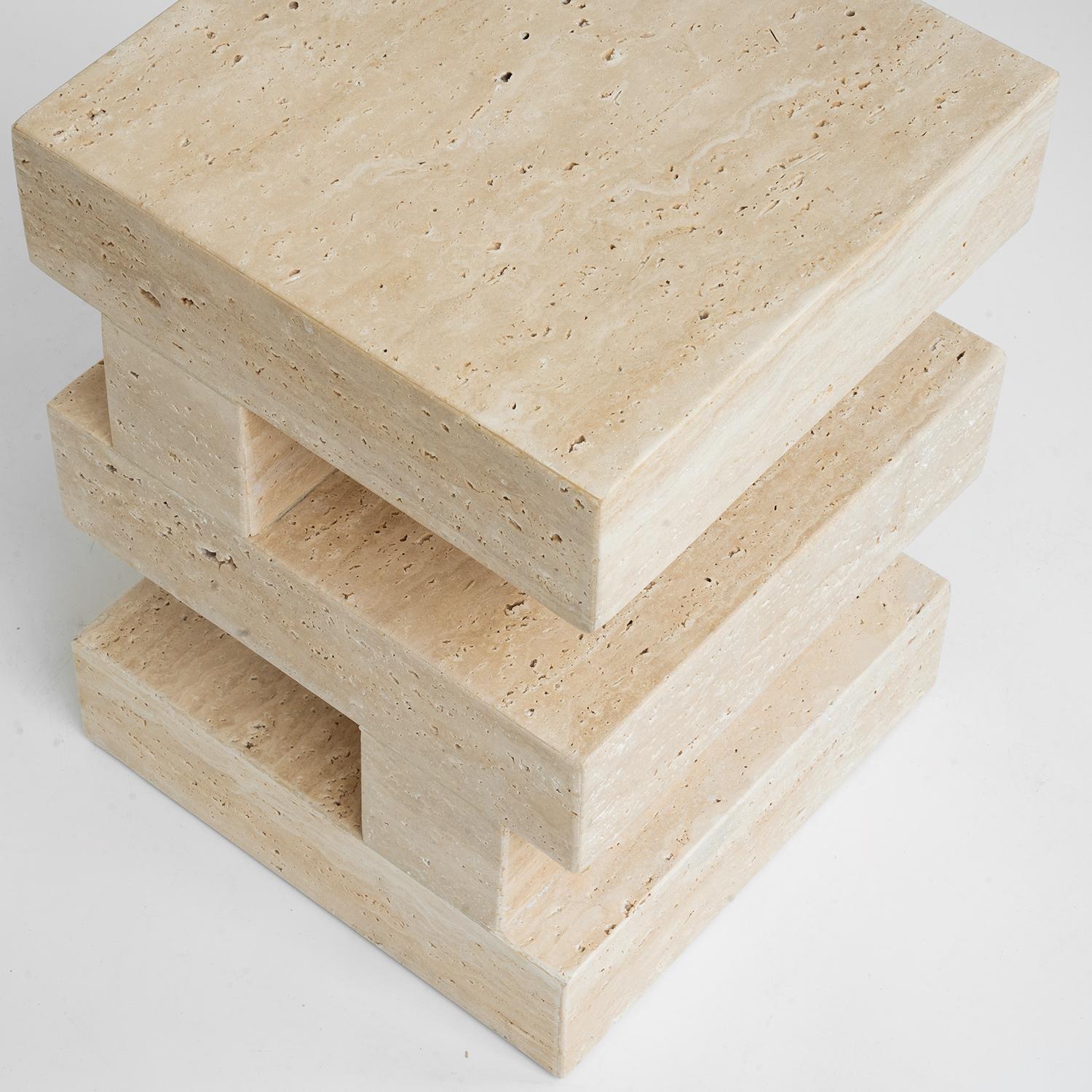 XXIe siècle et contemporain S Y N C Traverine Side Table en vente
